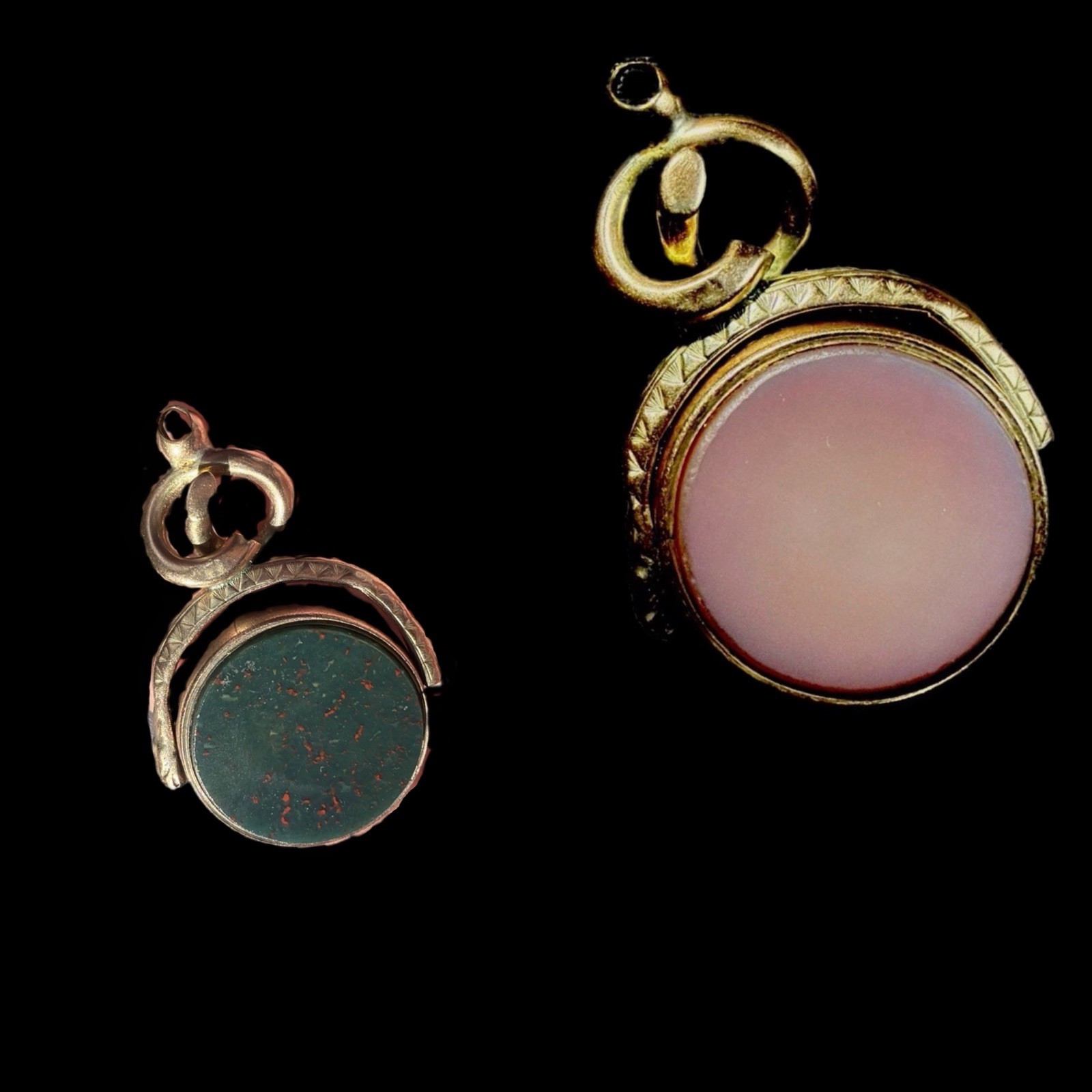 Antique 7.36g 10ct Solid Gold Bloodstone Sardonyx Swirl Spinner Fob