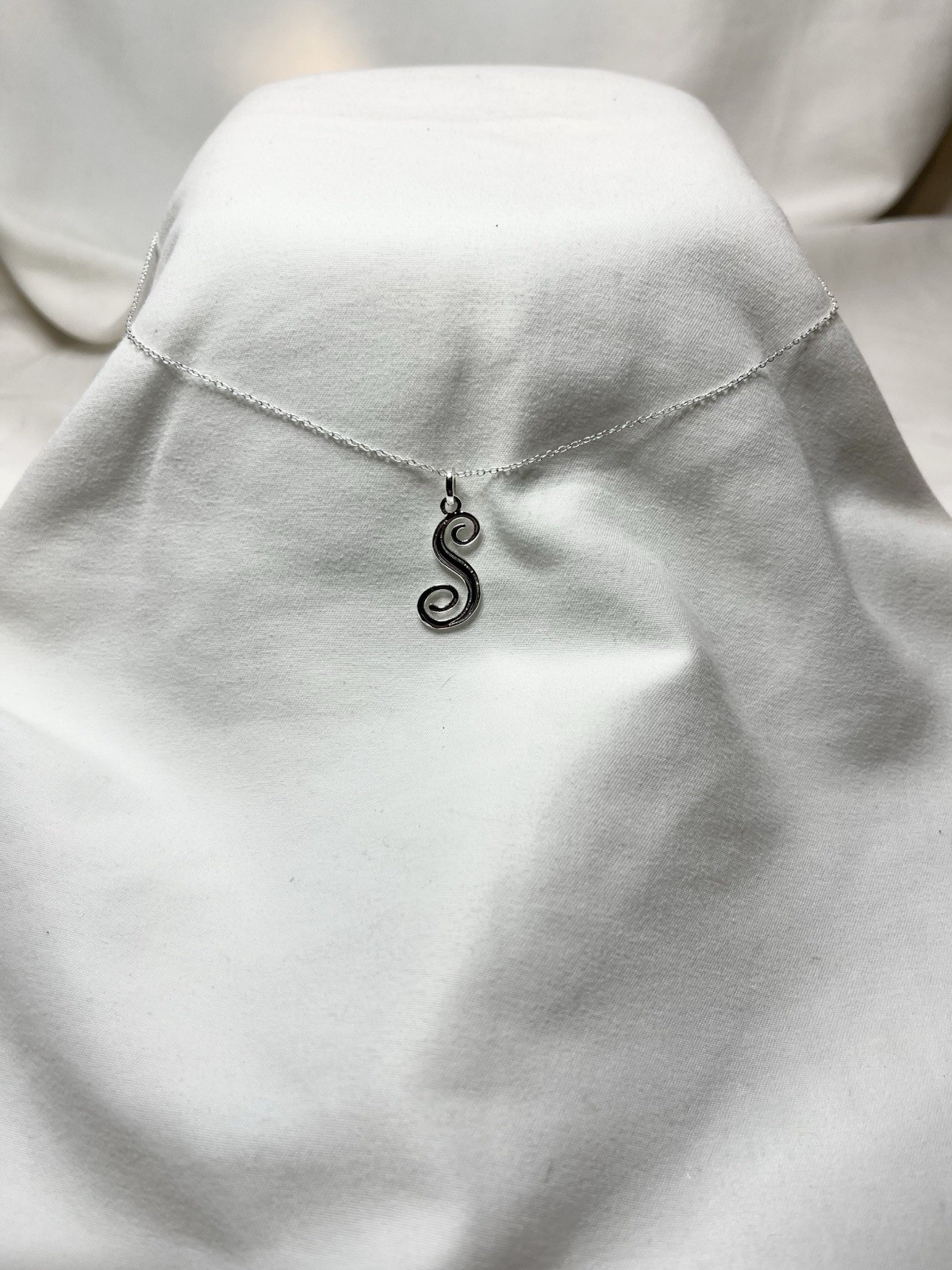 925 Sterling Silver Cursive Initial Letter S Pendant Necklace 17.75 In 1.59g