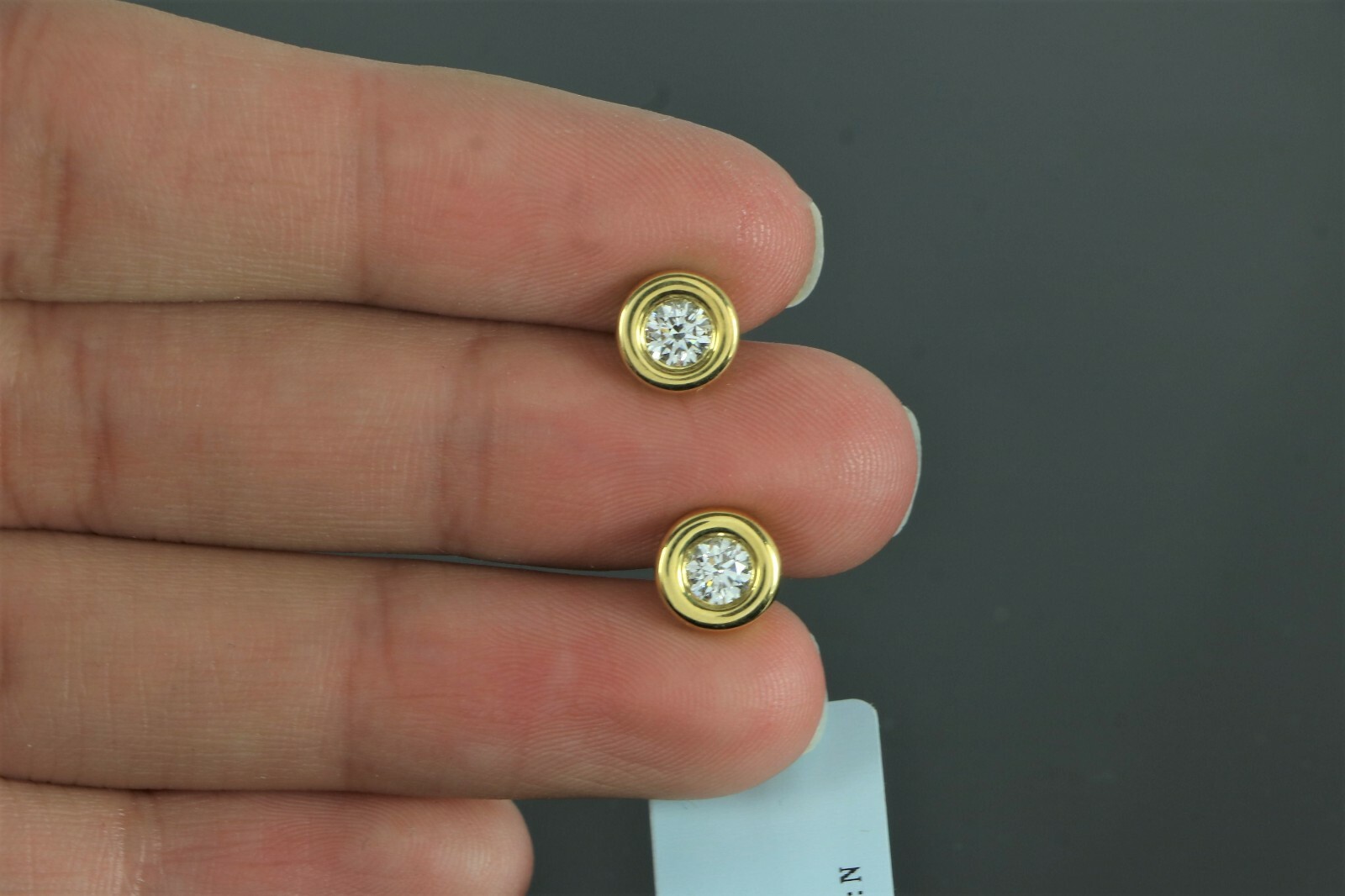 $3,100 Scott Kay 18K Yellow Gold 0.50ct Bezel Set Round Diamond Stud Earrings