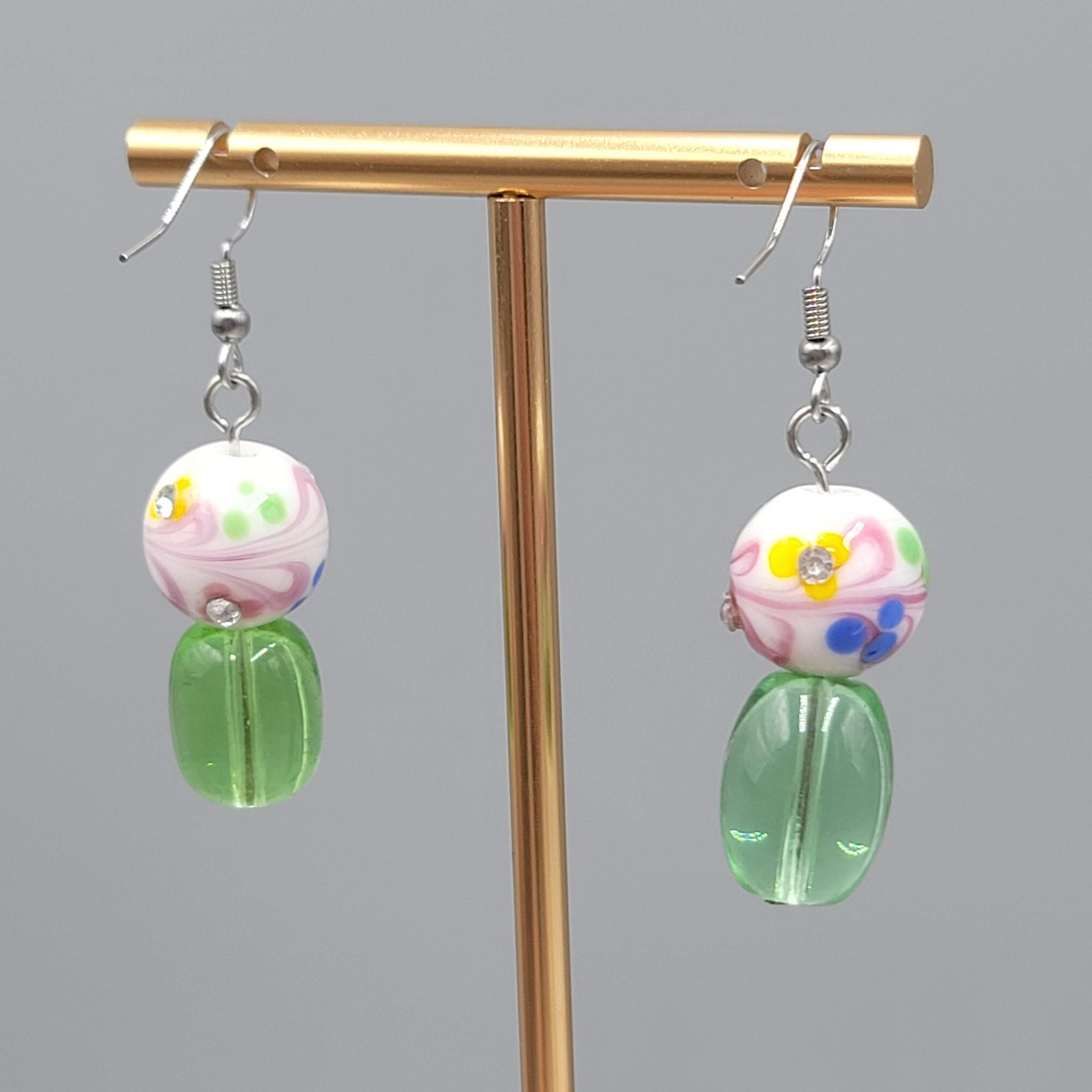 Multicolor White Art Glass Bead Green Pierced Earrings Silver tone Dangle 1 3/8″