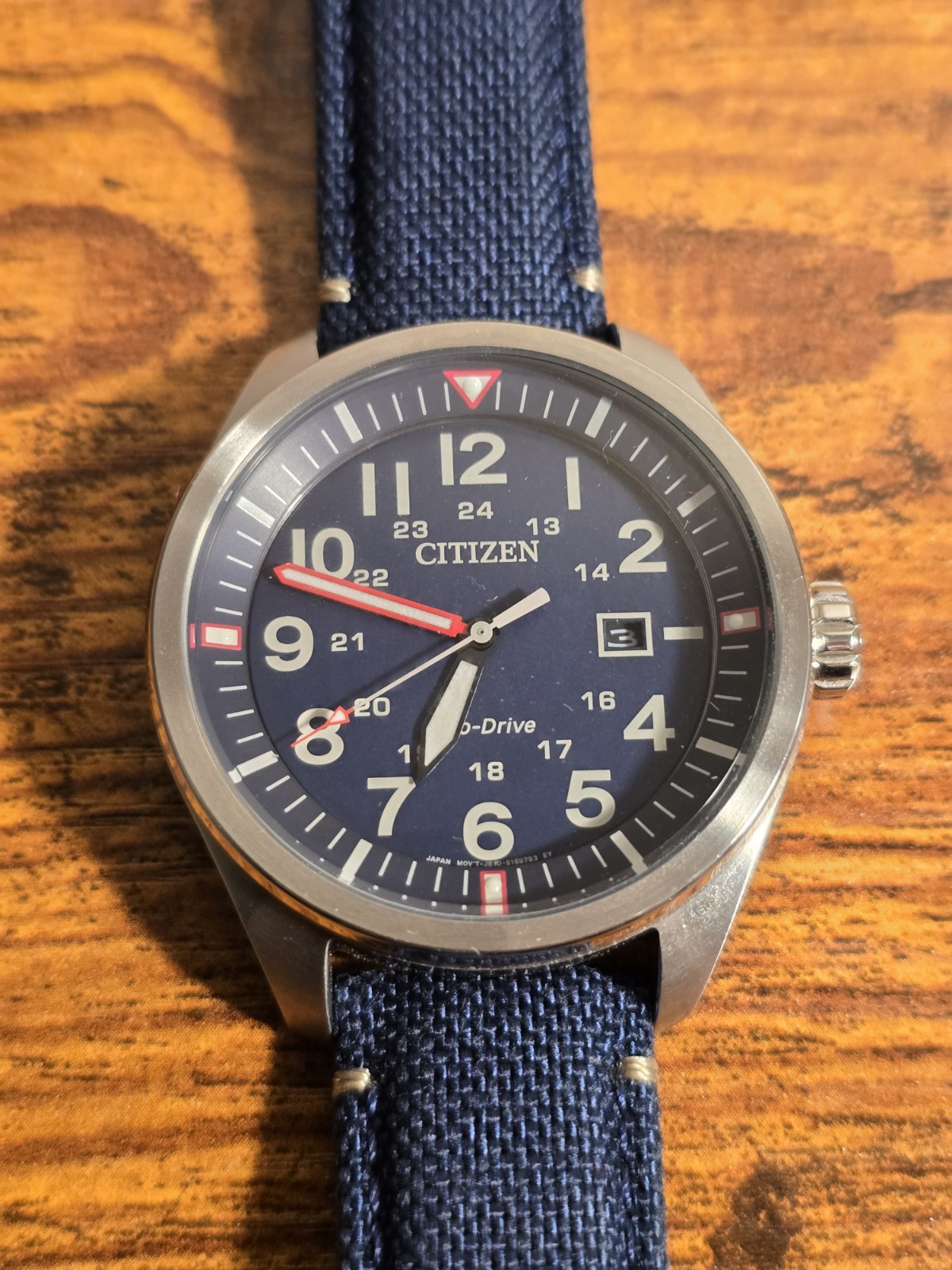Stunning Blue Citizen Eco Drive Aw5000-16l Pilot Field Watch