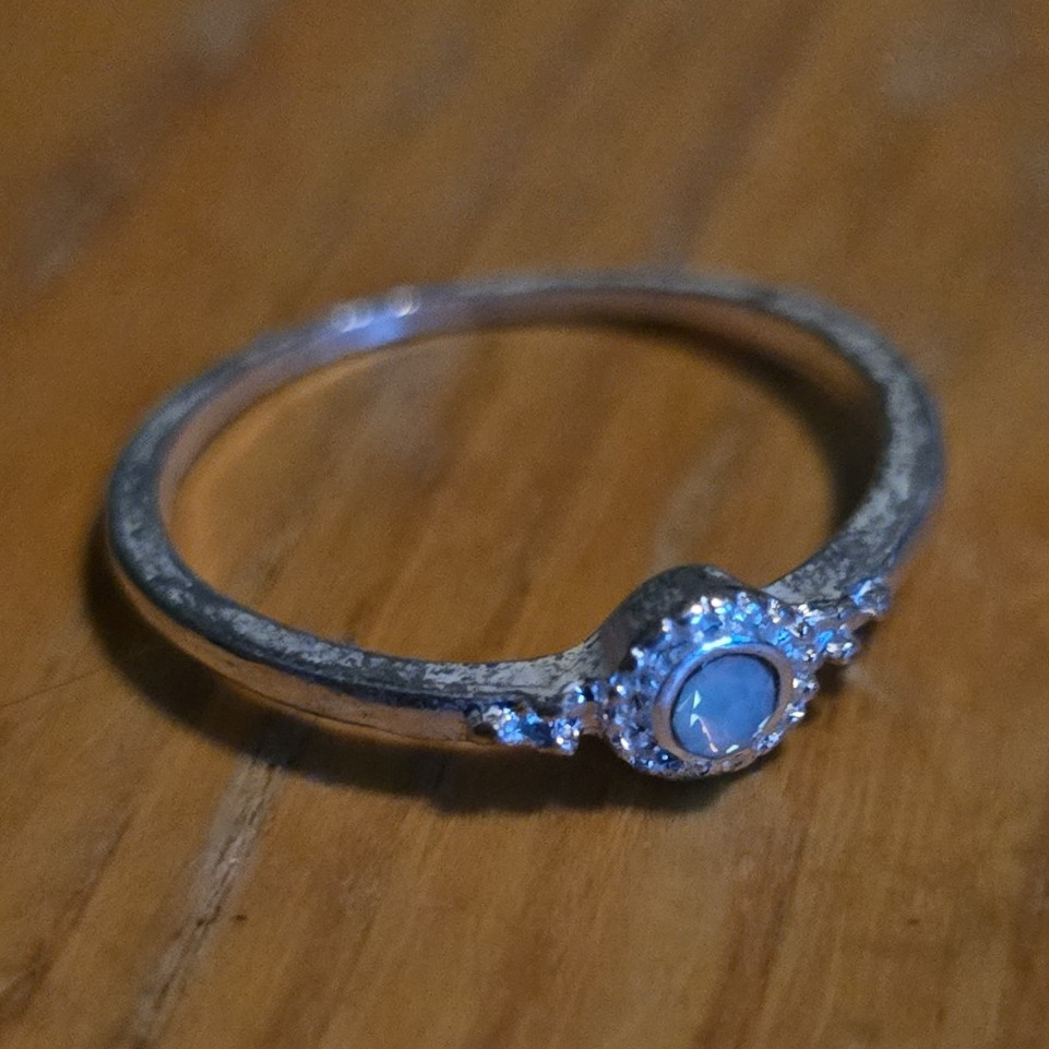 Silver Tone Metal Band Ring Size 8.5 Round White Stone Clear Accent Stones