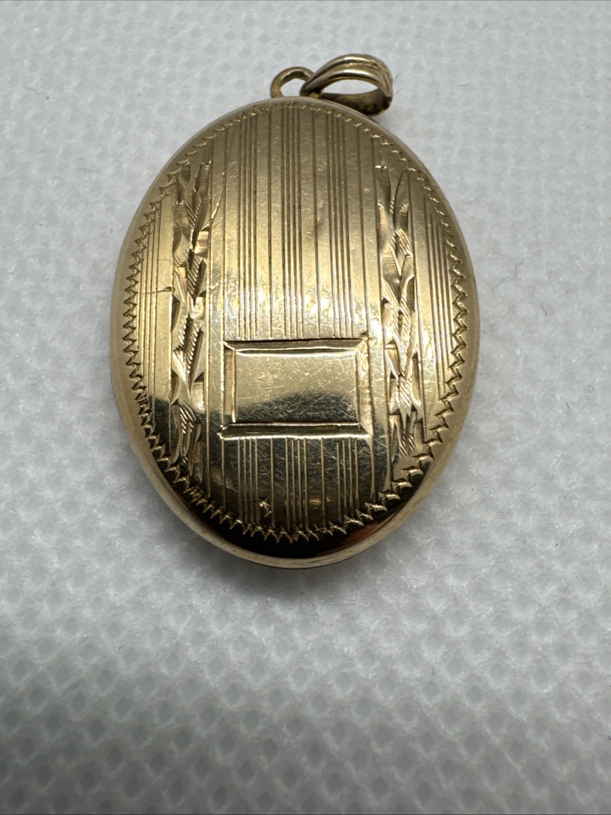 10K Yellow Gold Esemco Vintage Oval Locket Etched w/ Photos 3.17 grams Heirloom