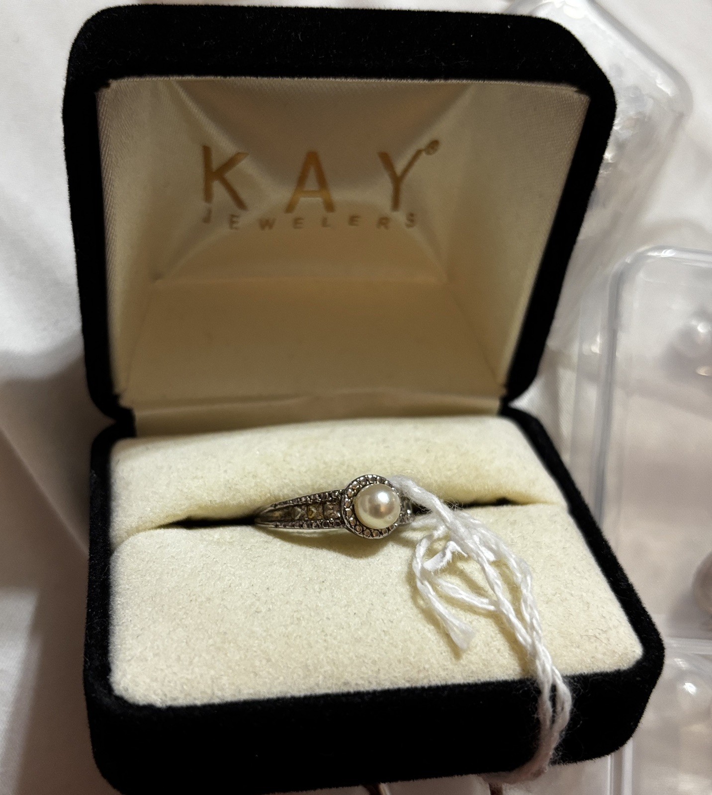 Kay Jewelers Sterling silver White Round Pearl Gemstone Ring Size 7 Color White