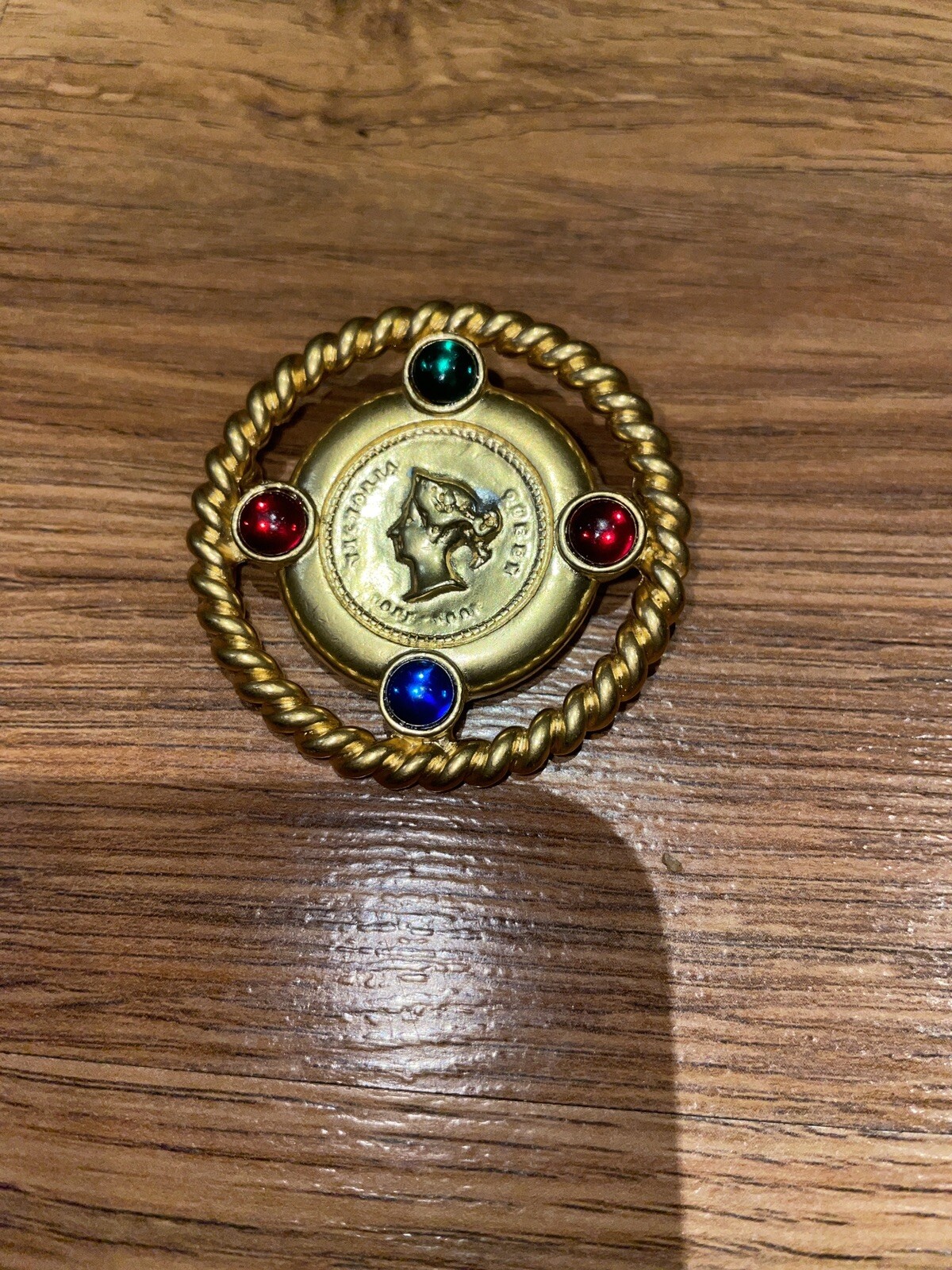 QUEEN VICTORIA CABOCHON JEWELED FAUX COIN DESIGNER STYLE PIN VINTAGE