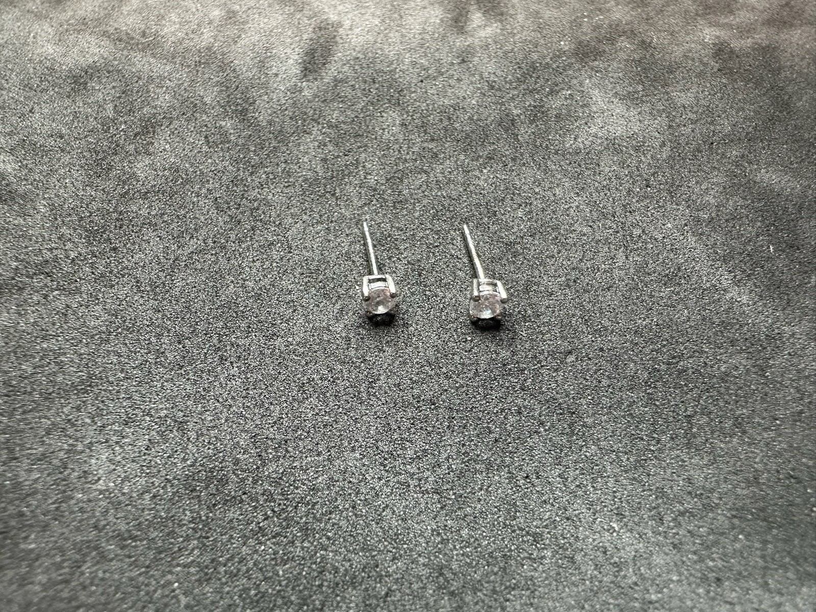 0.27g Vintage Sterling Silver 925 Stud Earrings Sparkling Clear Classic M