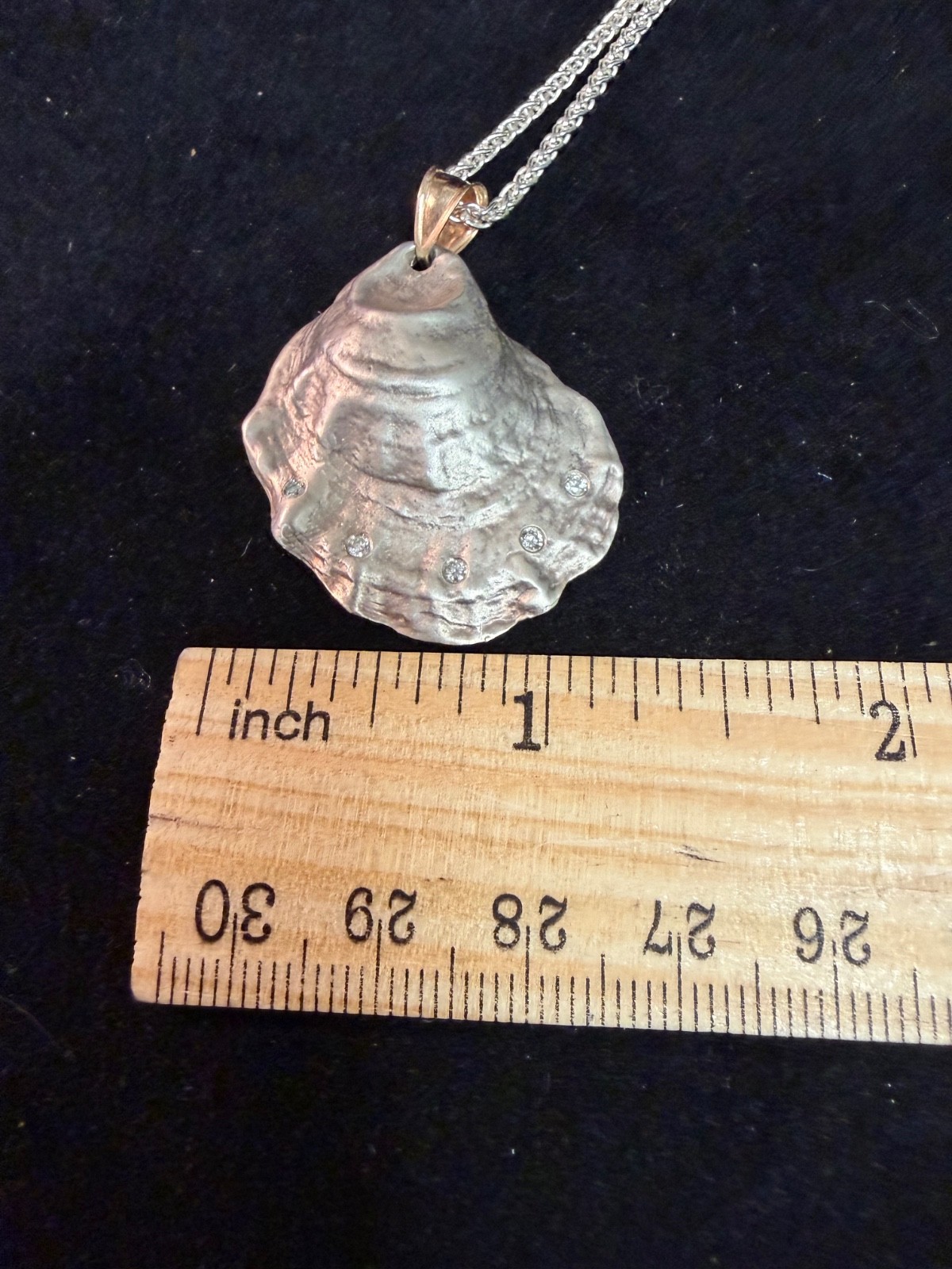UNIQUE STERLING OYSTER SHELL -SHAPED DIAMOND PENDANT 14K BALE 20″ NECKLACE 17.0G