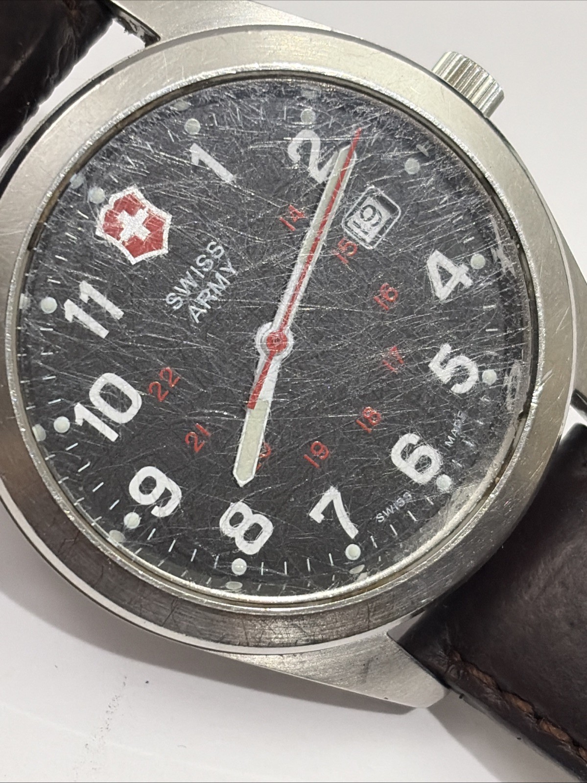 VICTORINOX SWISS ARMY GARRISON MEN’S WATCH 40 MM W/ NEW BATTERY!