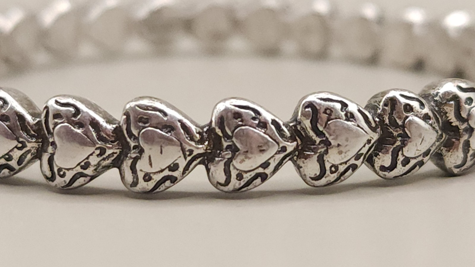 GUESS Vintage Heart Link Bracelet Silver Tone Heavy 1.3 oz Chunky Y2K 7.75 Inch