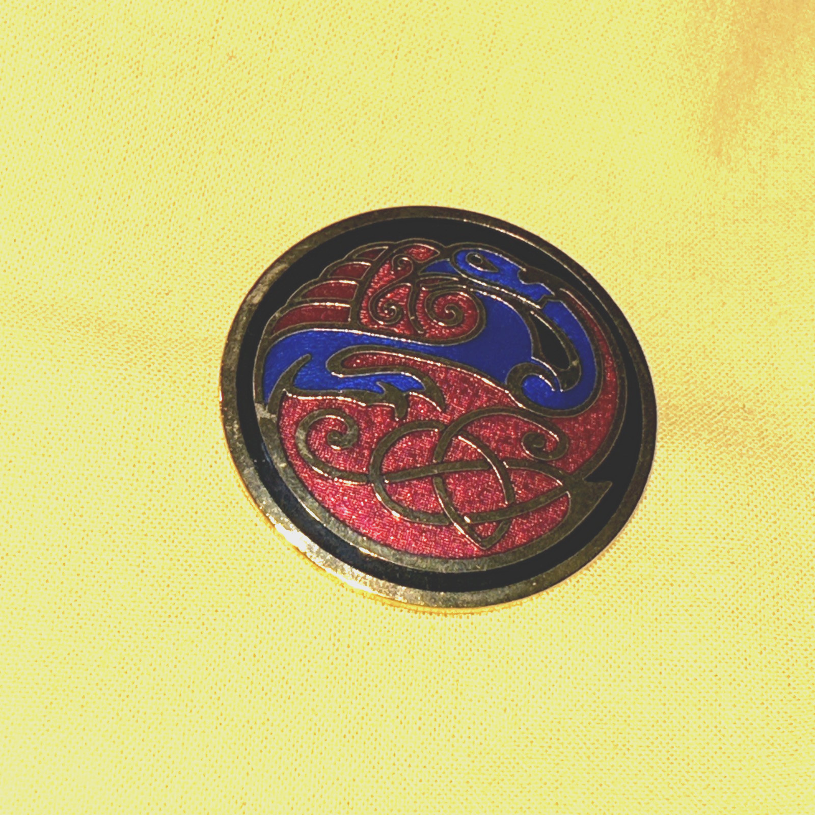 CELTIC SEA GEMS Signed Cloisonne Style Enamel Gold Tone Brooch Pin and Gift Bag