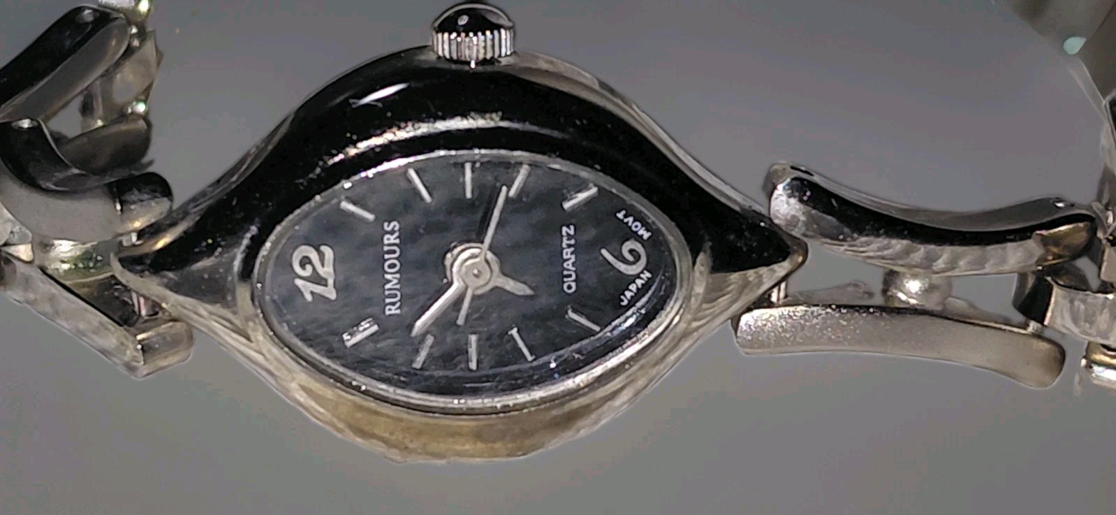 Ladies Silver-tone RUMORS wristwatch. #3372