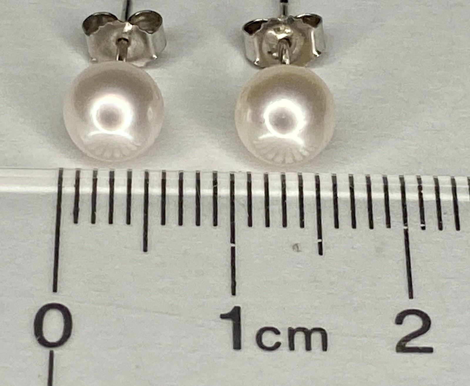 Vintage 14K White Gold Pearl Stud Earrings 585 White Cultured Pearl Studs 0.84g