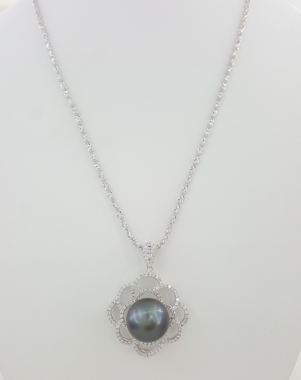 13.7 mm Tahitian Pearl & Diamond Flower Pendant Necklace 1.3 ct 18K Gold 18″