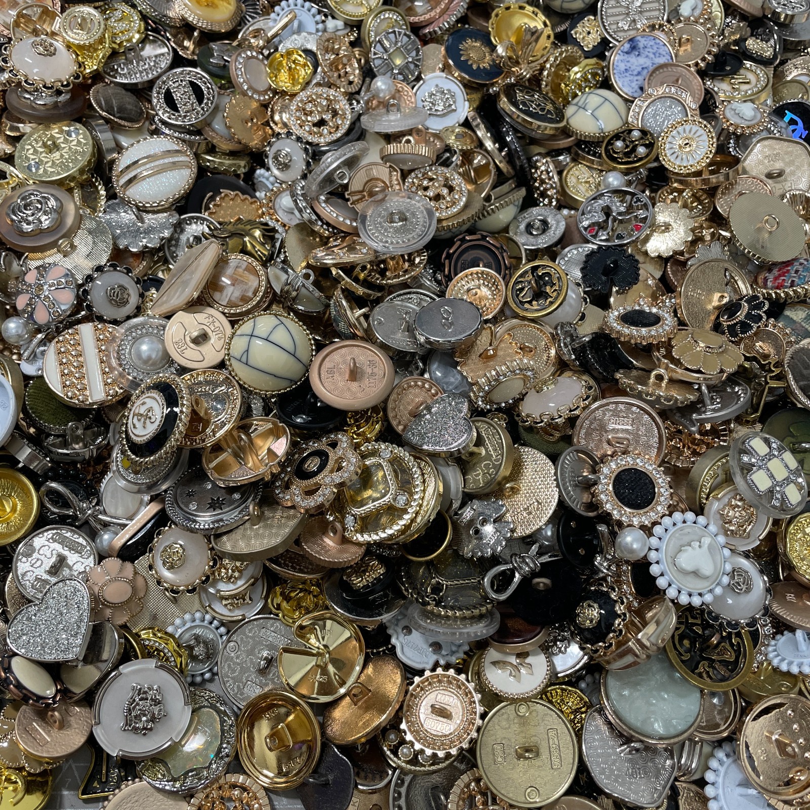 50pcs Estate Style Vintage Buttons Mixed Sizes Colors Scrapbooking Craft Use