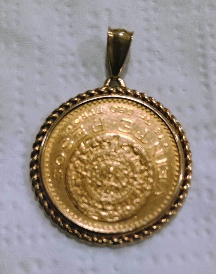 1918 Mexican “Veinte Pesos” gold coin pendant, featuring a 14k gold bezel