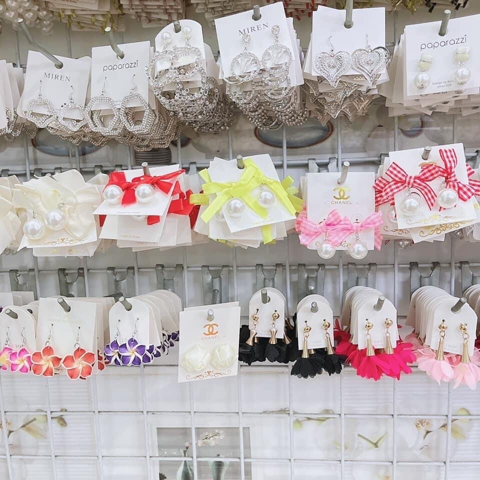 50 pairs of fashion earring. Lot earring