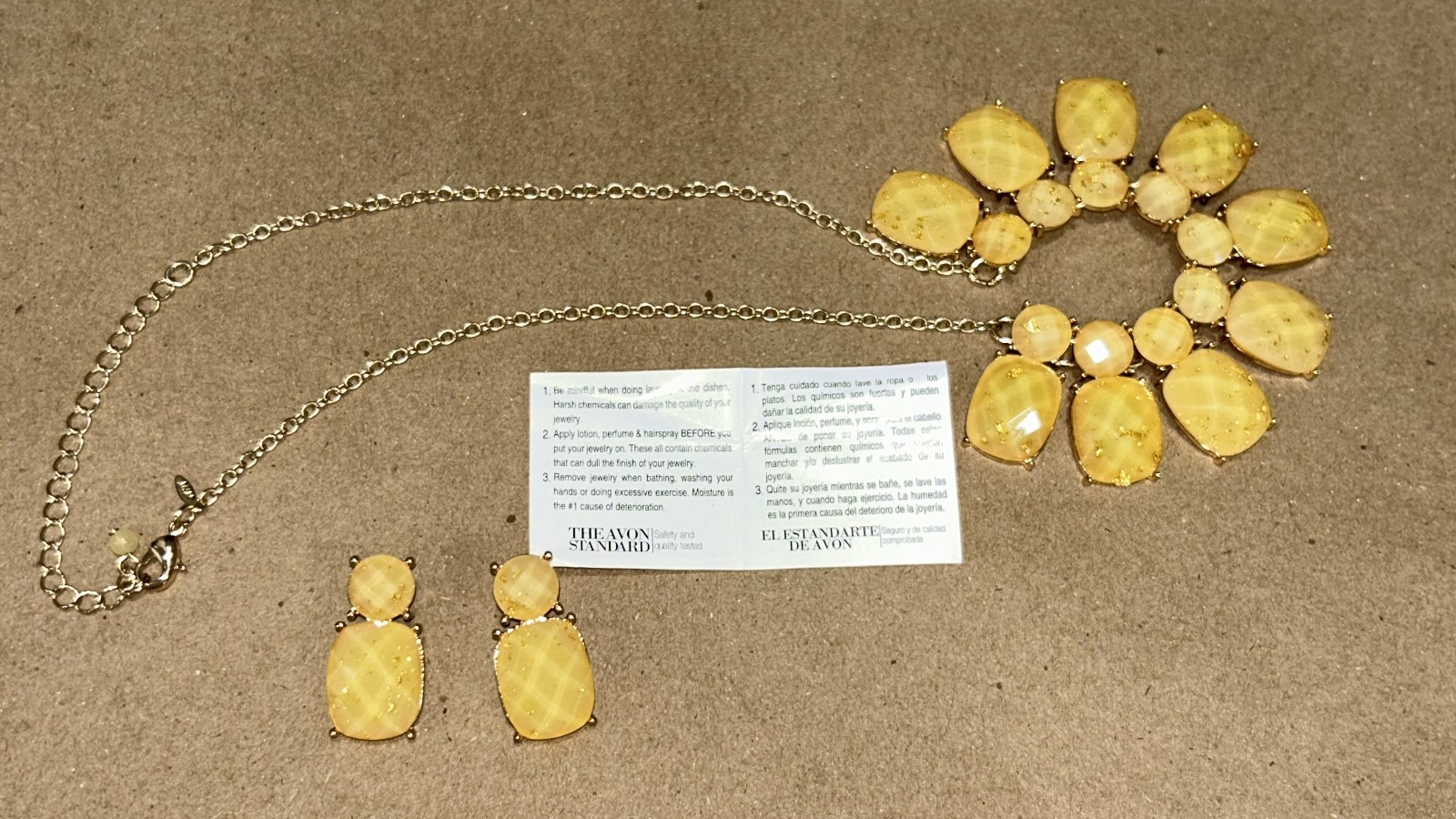 Avon Shining Stars Necklace & Earings Gift Set – in Peach – comes with box