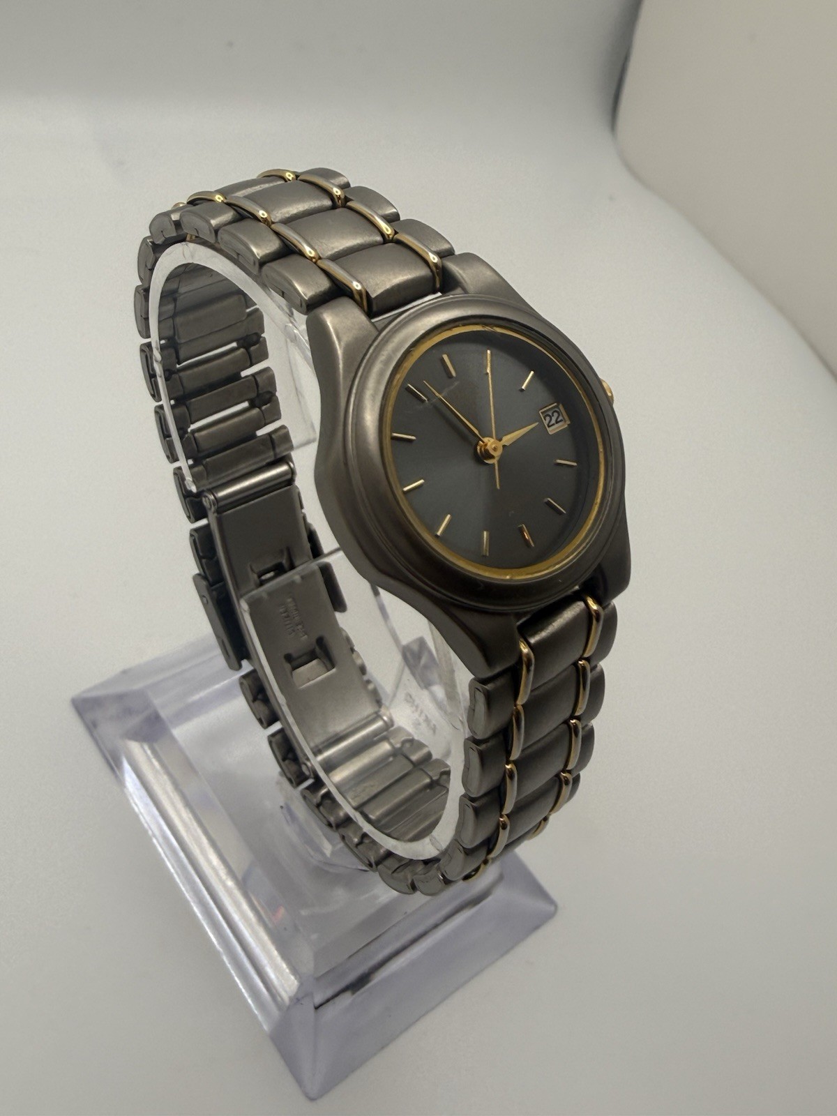 Citizen Titanium Women’s Quartz Gray Dial Date Watch 6010-G08067 Japan Runs