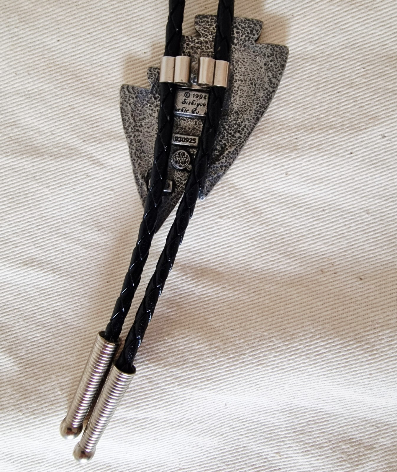 Siskiyou Bolo Tie Double Arrowhead Motiv