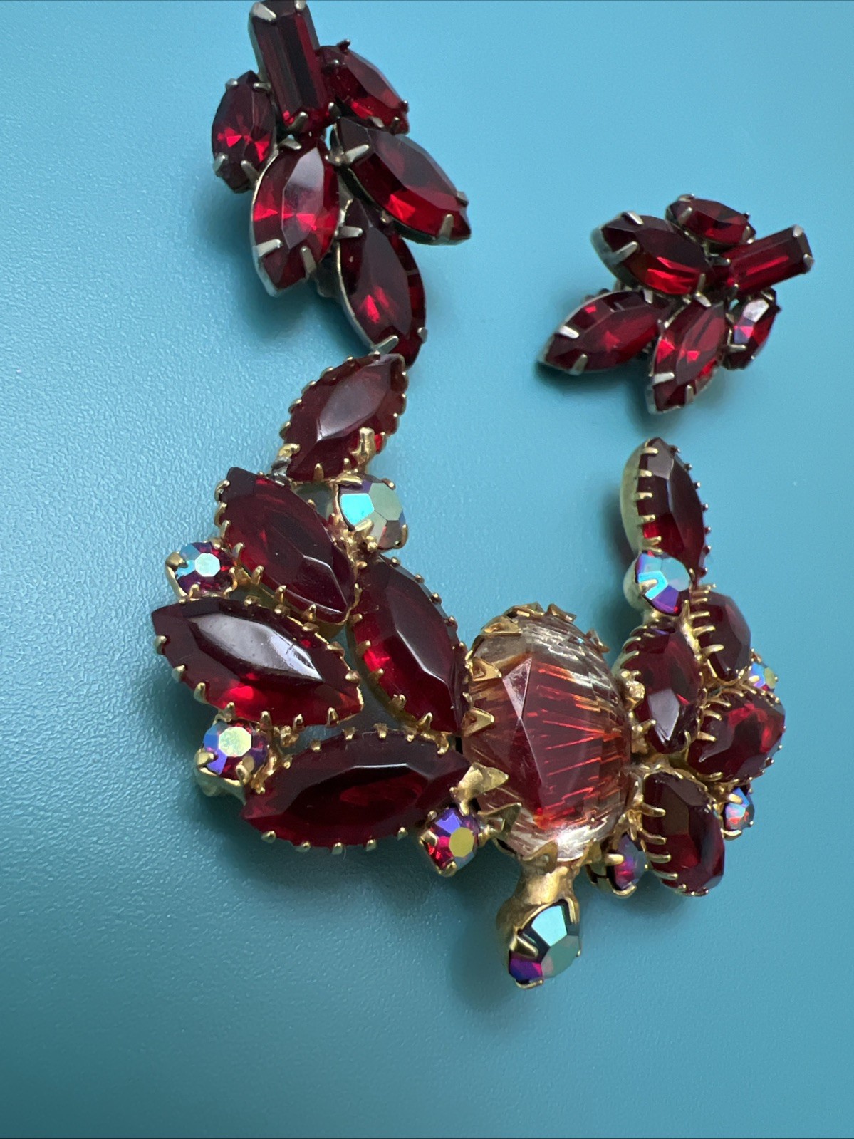 Vintage Juliana Red Rhinestone Brooch & Earrings – Married Set – Crinkle Glass