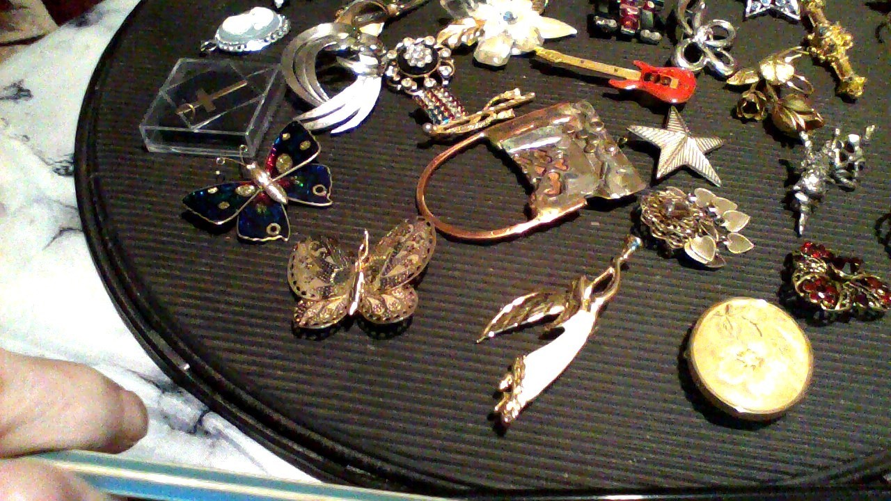 vintage to now brooches and pins,please see all photos