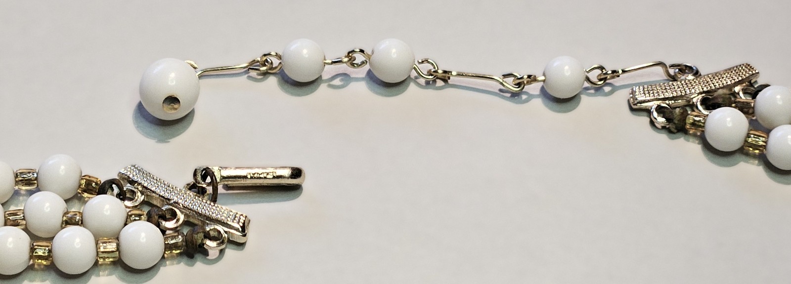 BEAUTIFUL WHITE GRADUATED BEAD 3 STRAND 17 1/2″ w/ STAMPED HOOK CLASP NECKLACE