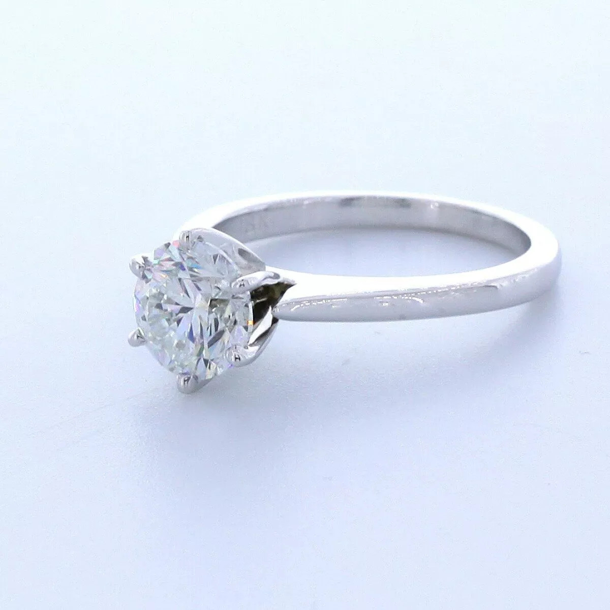 Classic Solitaire Engagement Ring 18K Gold 1.37 CT Round Lab-Grown Diamond F VS1