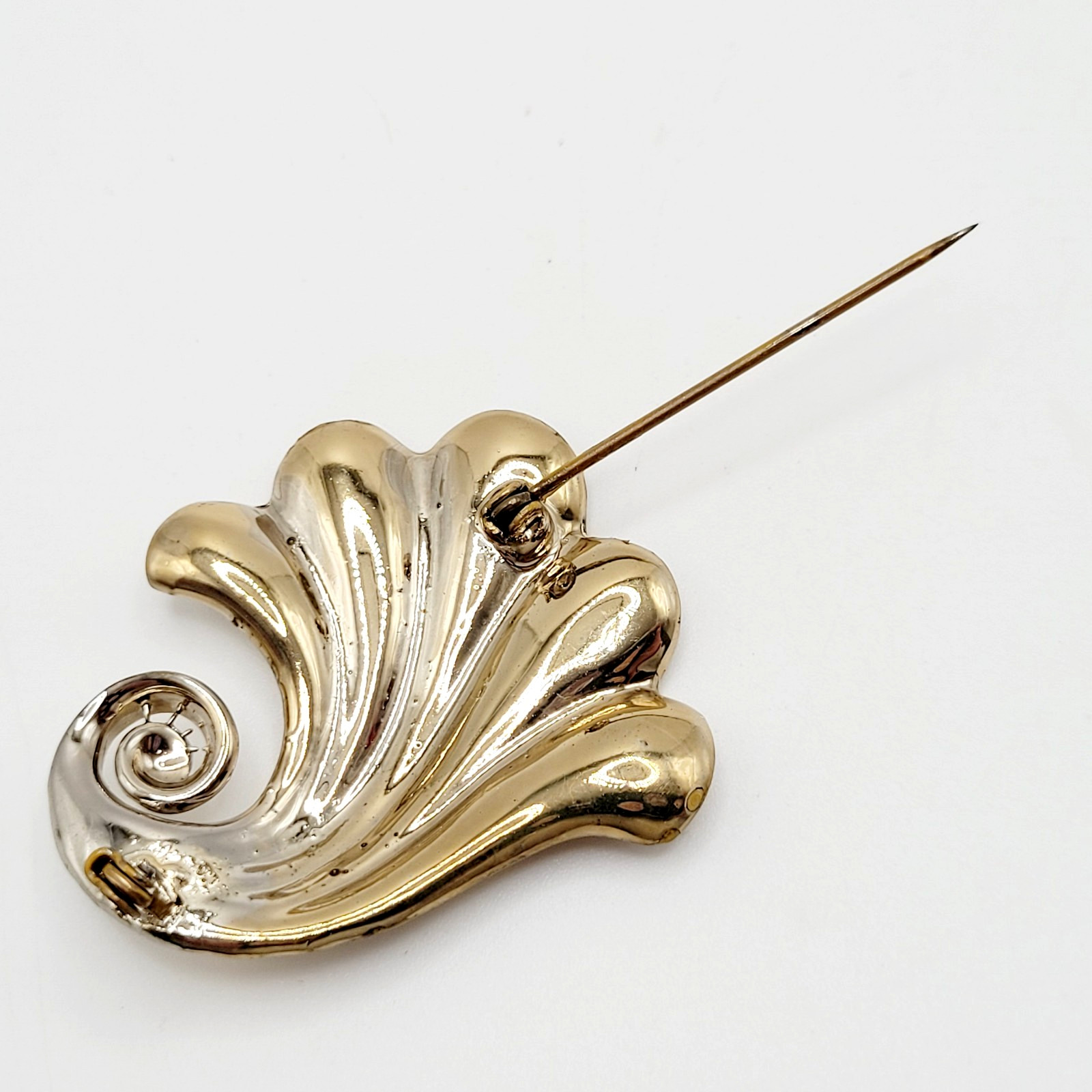 Nouveau Style Nautical Shell Swirl Wave Gold Tone Pin Retro 1940s Style Brooch