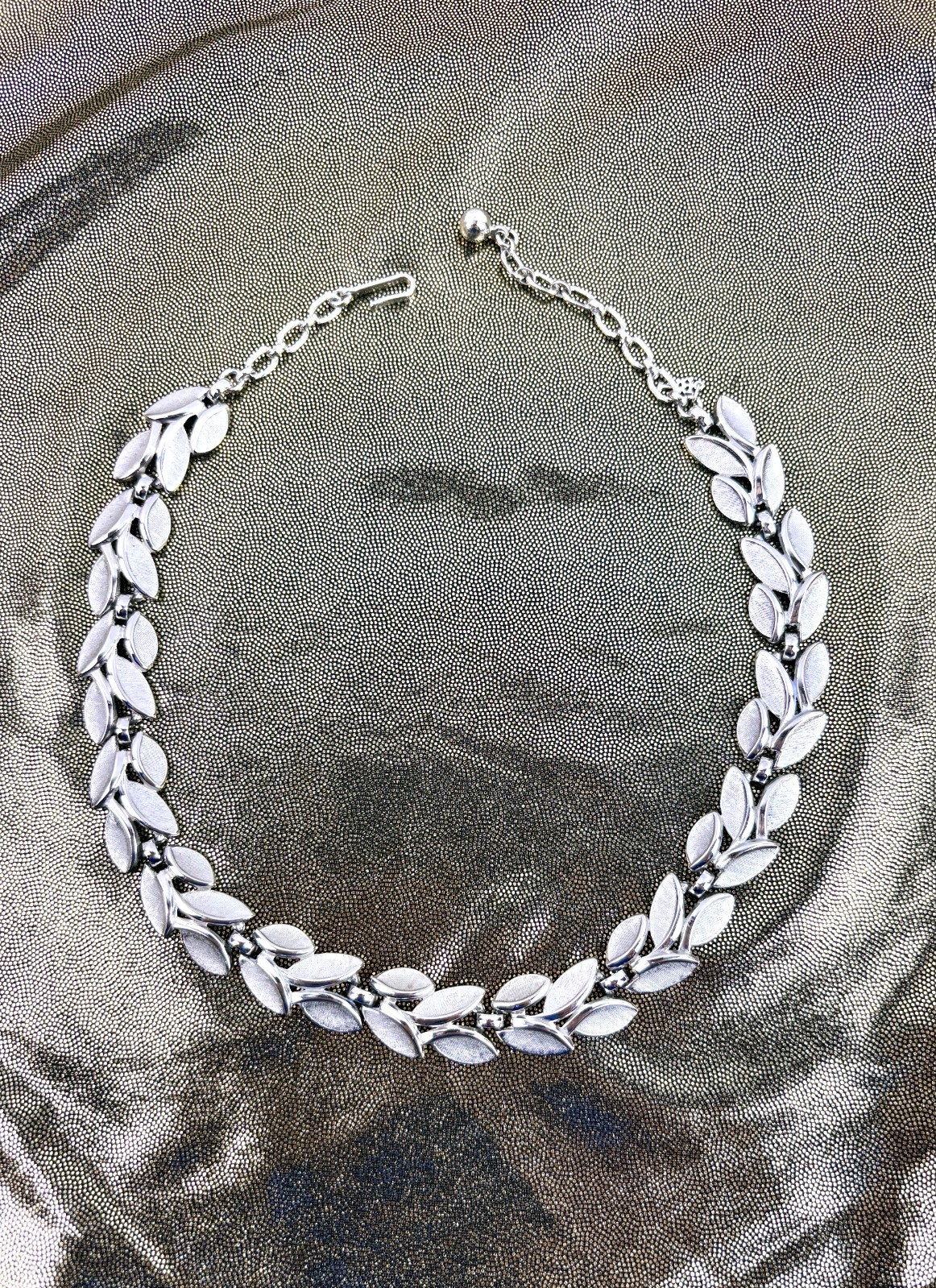 Vintage 1960s Crown Trifari Brushed Silver-Tone Leaf Choker Necklace 15”