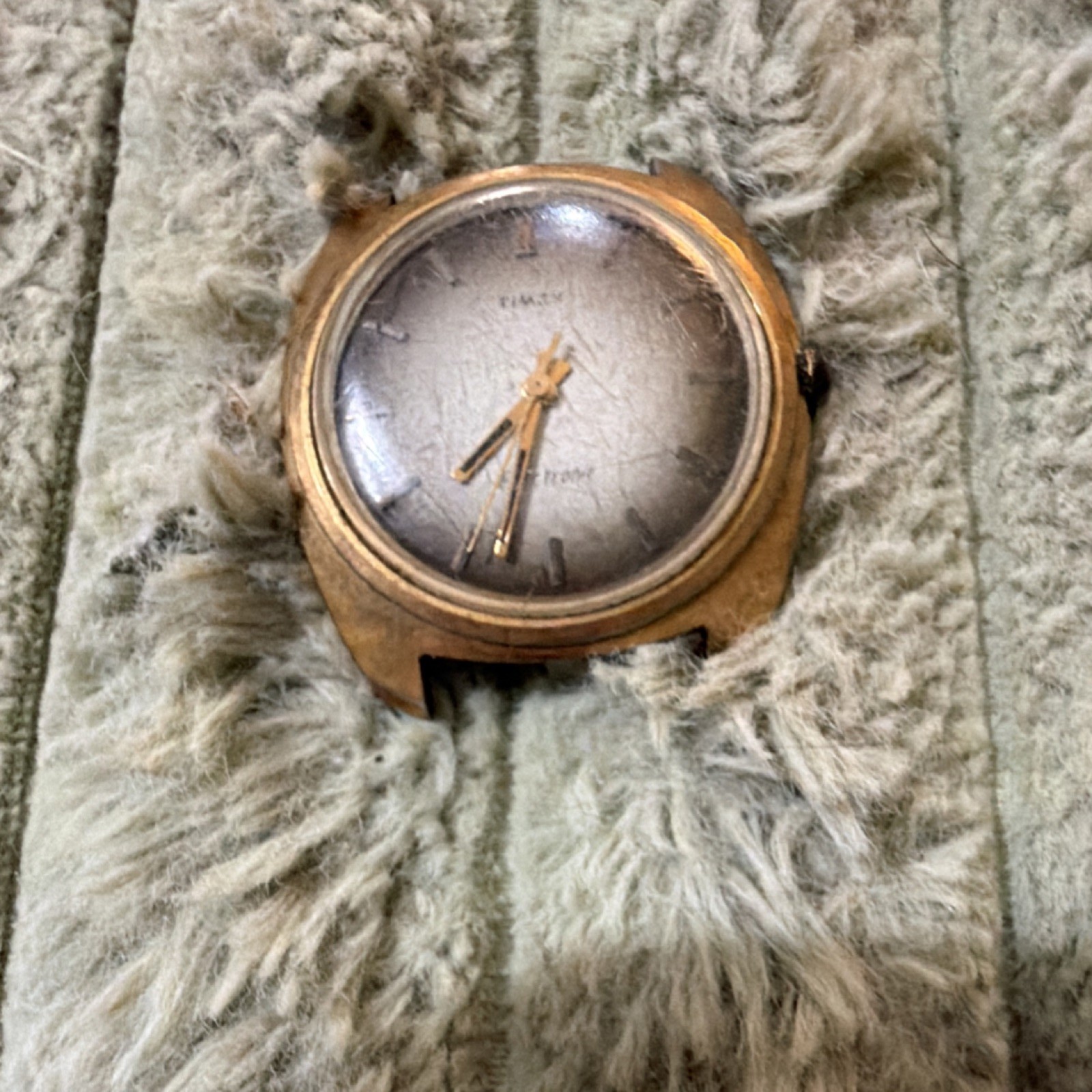 Timex Wristwatch Gold Silver Stainless Steel Non-Numeric Hour Marks