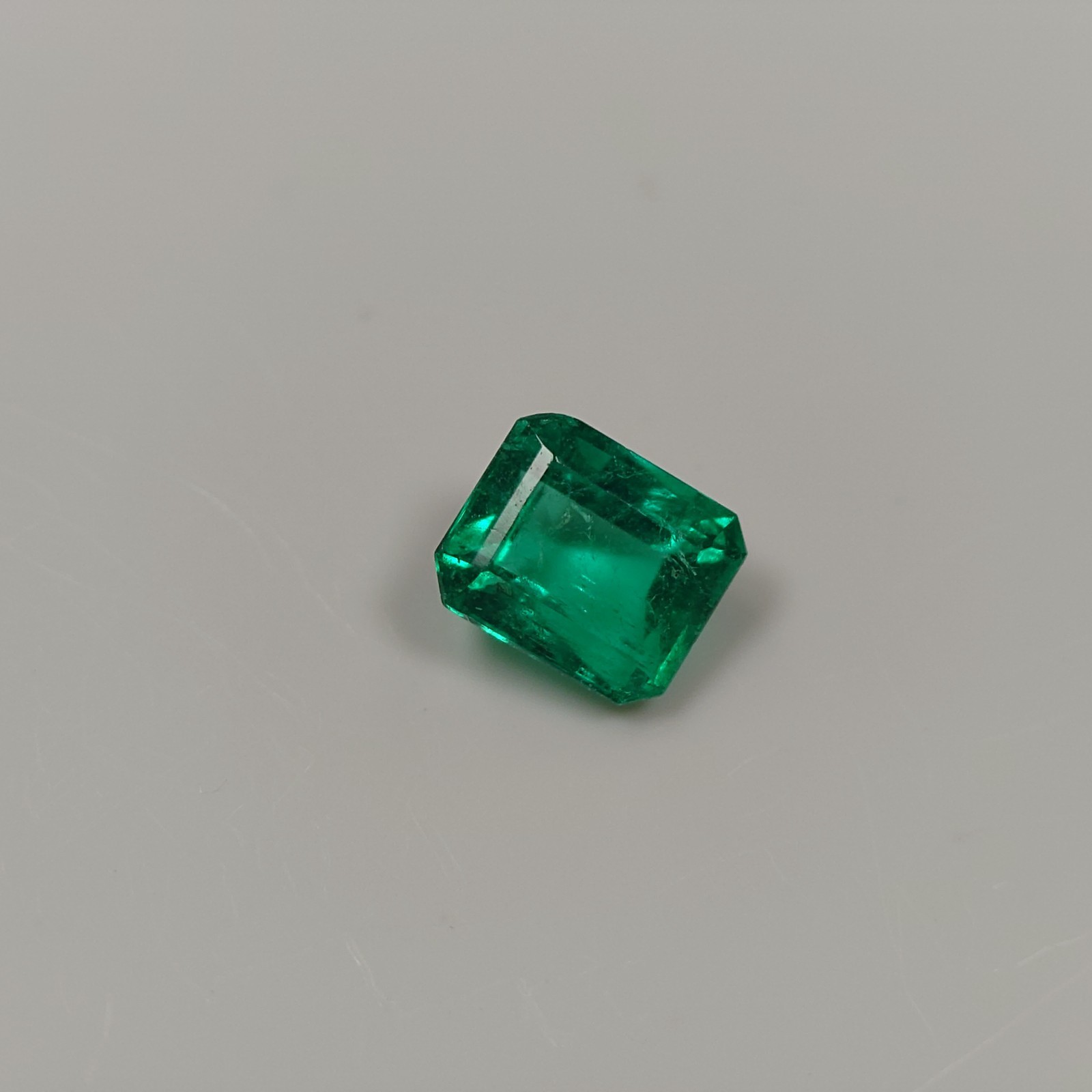 Natural Emerald 0.28 ct, approx. 4.2mm x 3.4mm x 2.5mm, Jewelry Removal e0019
