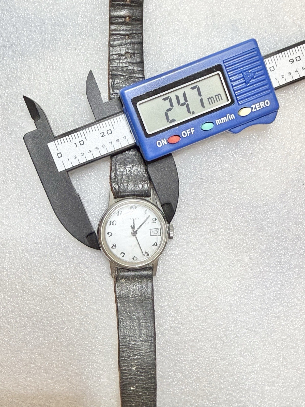 Vintage 1970s Timex Working Mechanical 24.7mm Stainless Steel Bezel Date Watch