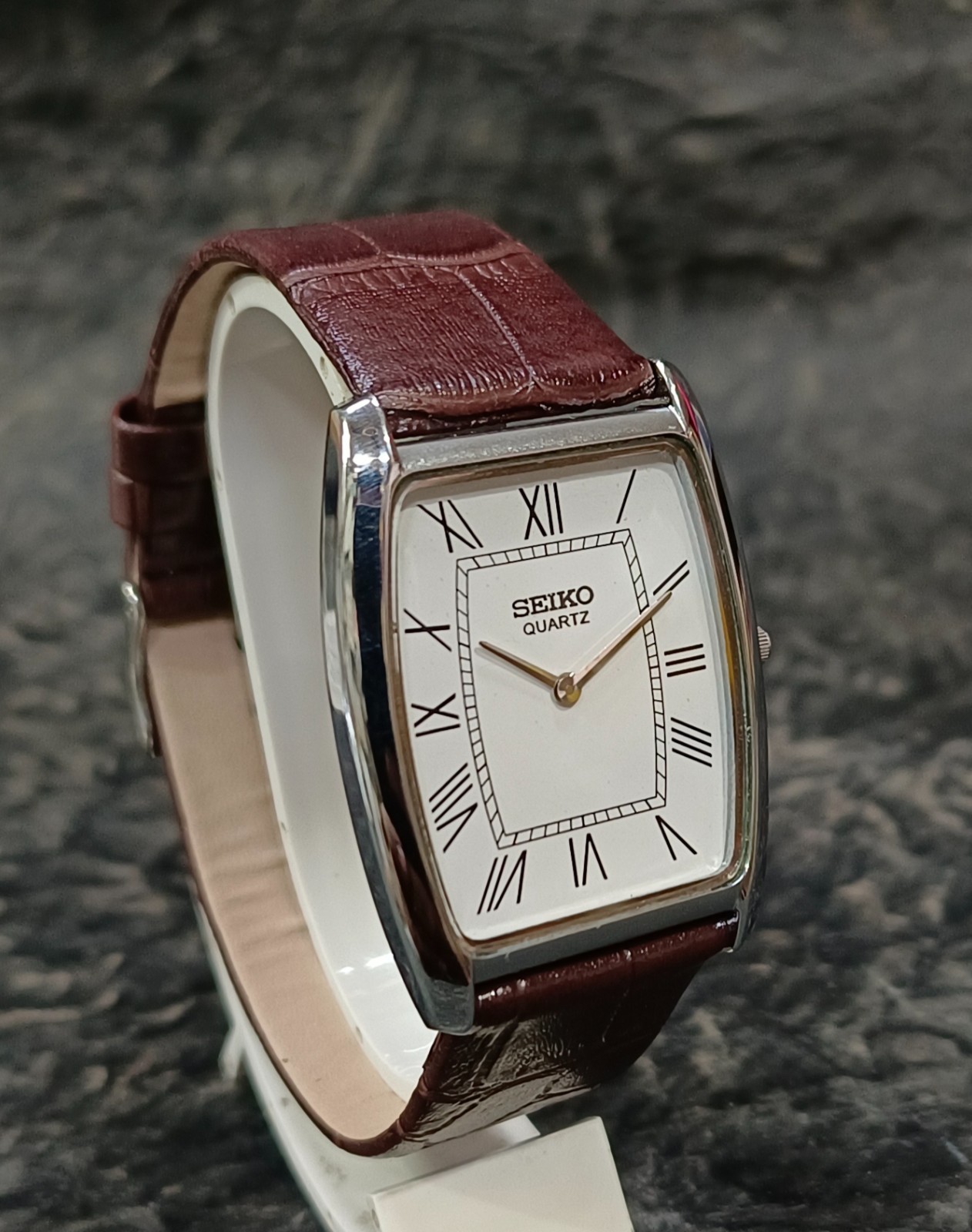 Vintage Seiko Quartz Slim Dress Watch Two Hands Classic Men’s Wristwatch
