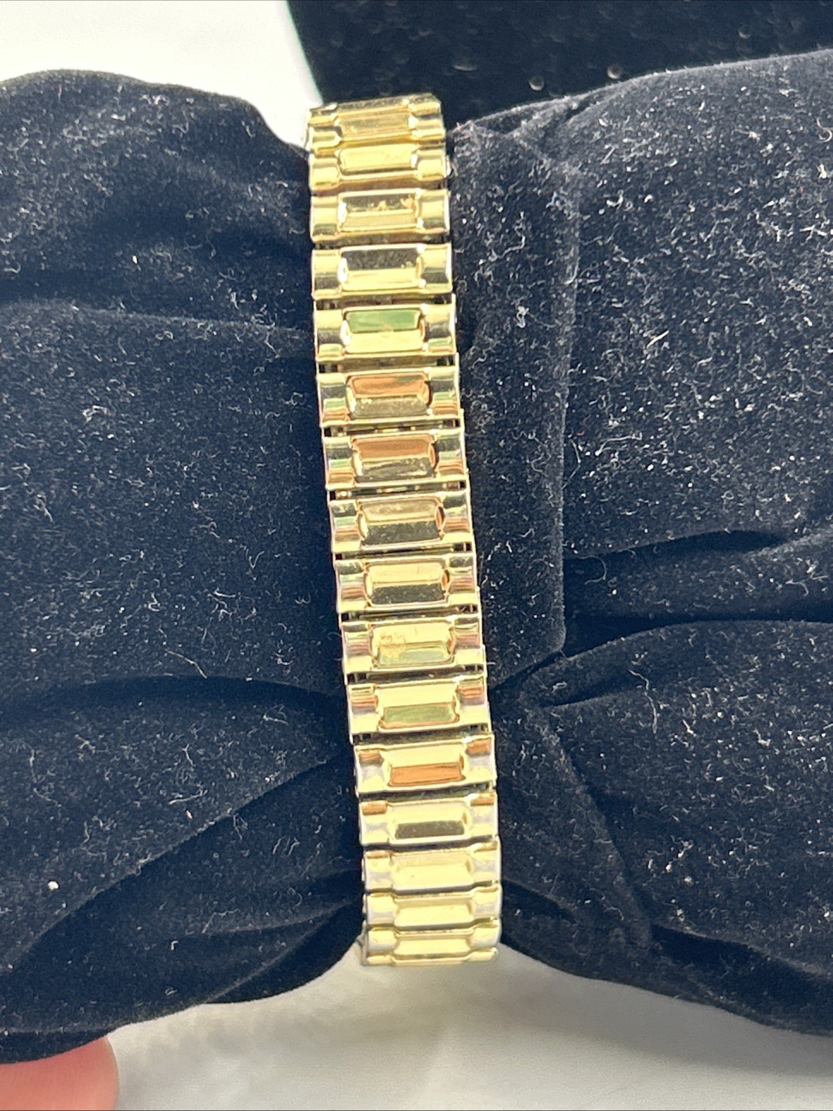 28MM Women’s Watch White Dial Gold Case Expandable Band 6″ Needs Battery – Clean
