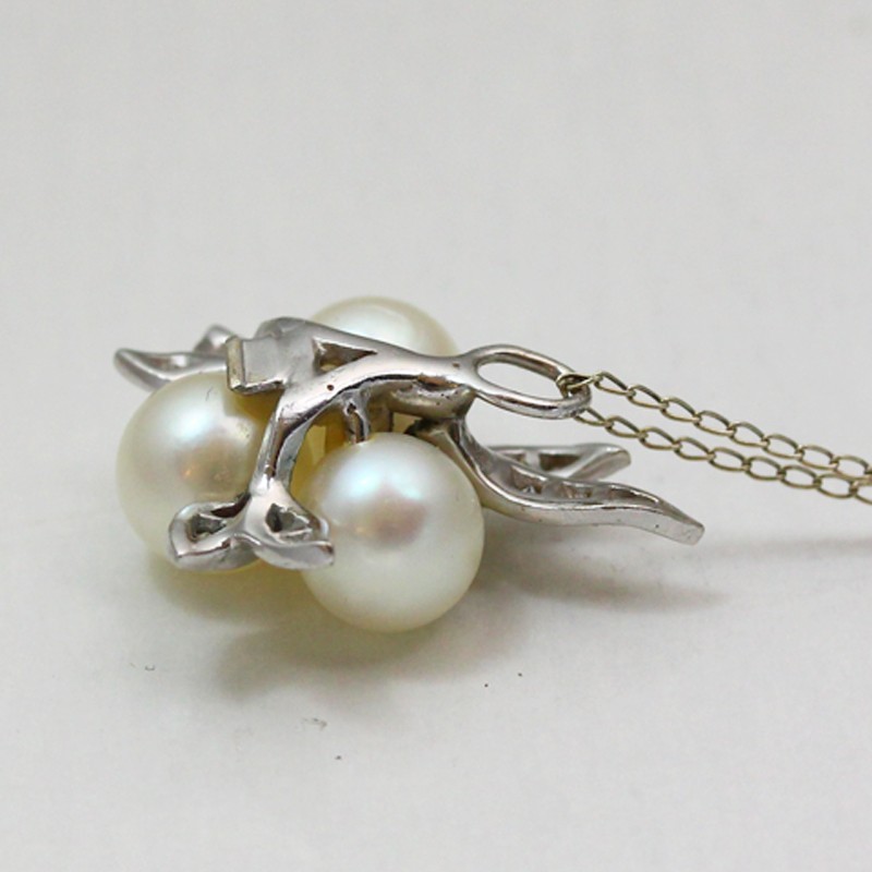 14K White Gold Pearl & Accent Diamond Vintage Pendant 15 Inch Long Necklace