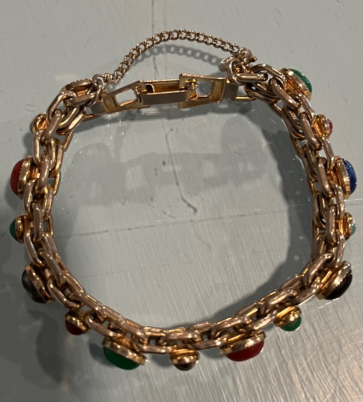 Vtg GREEN/BLUE/RED/BLACK Carbochon Gold Plated Link BRACELET 7″ (Missing Stone)