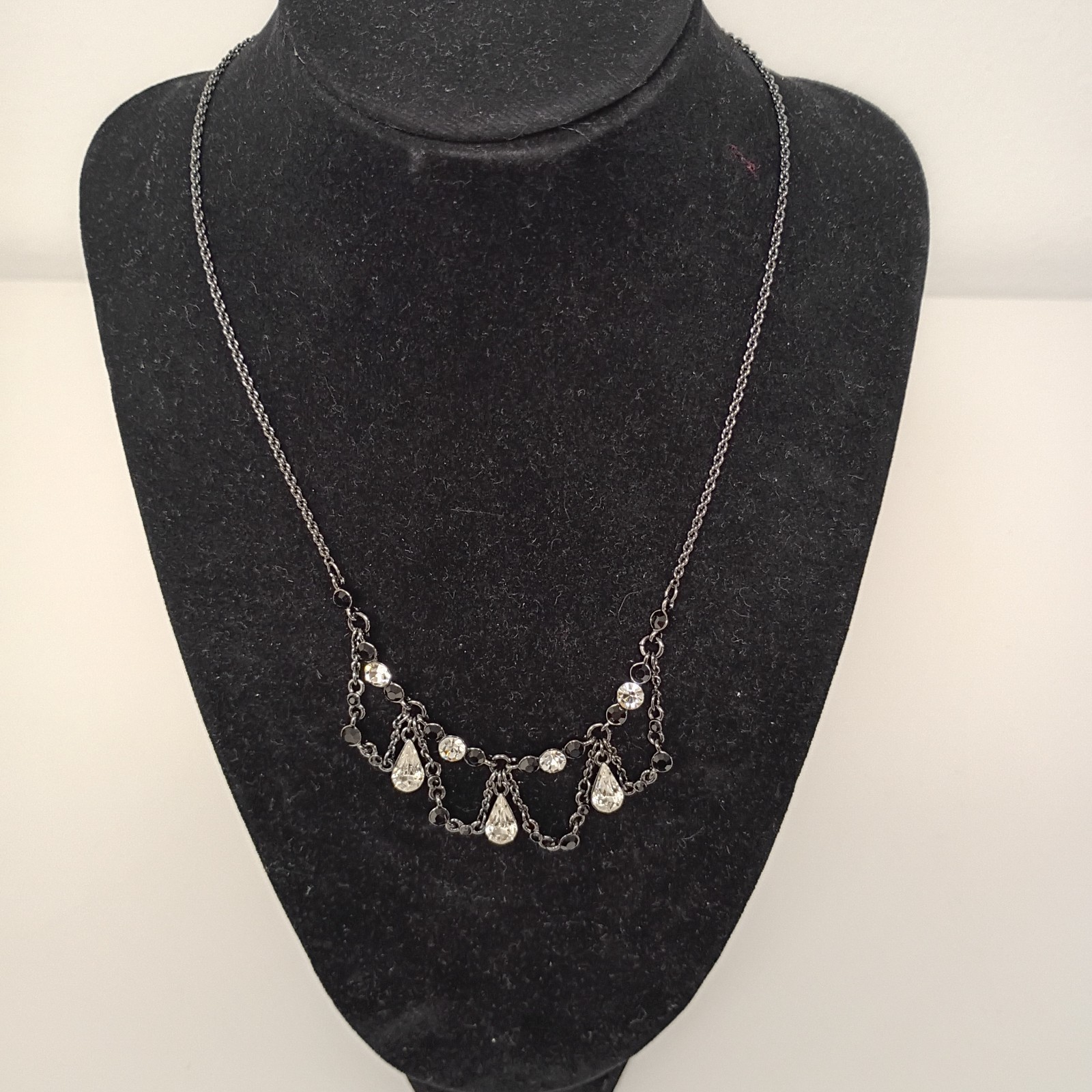 VTG Givenchy Clear Black Crystals Lavalier Drop Necklace Black Chain 15″ Signed
