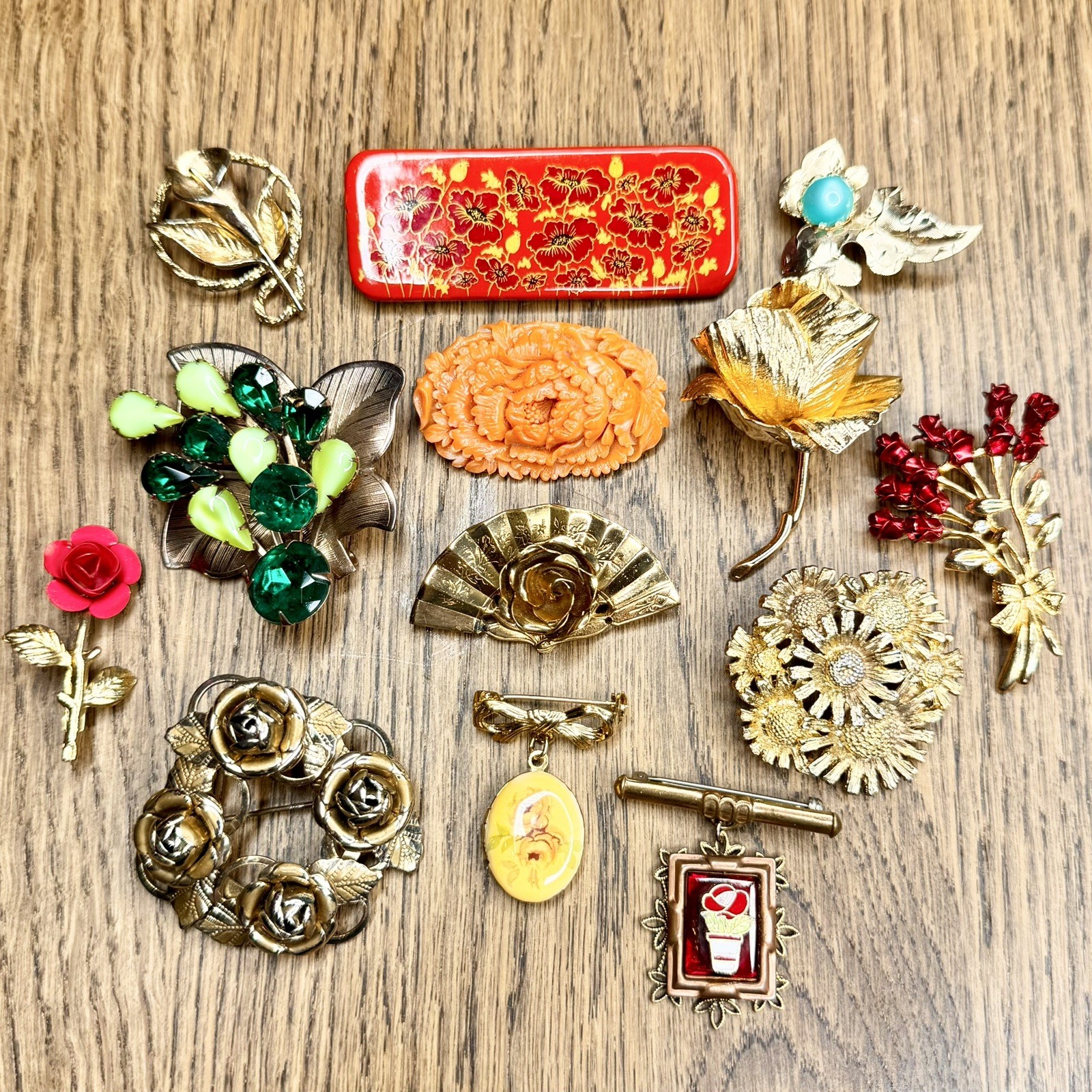 Vintage Estate Sale Brooch & Pin Lot 54 Pieces w/ 1940s Silhouette Jewelry Box