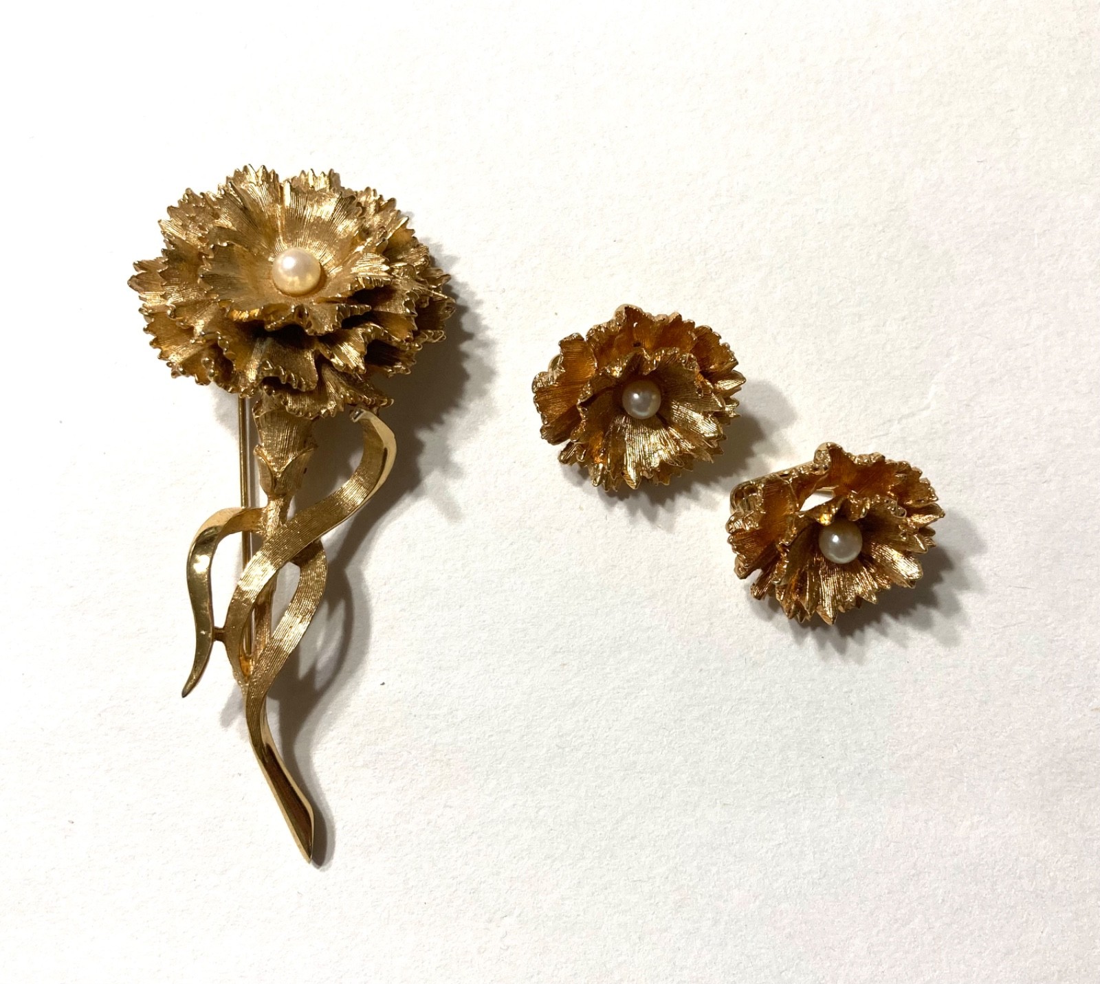 Vtg Marcel Boucher 8366 Carnation Gold Tone Faux Pearl Brooch & Clip Earring Set