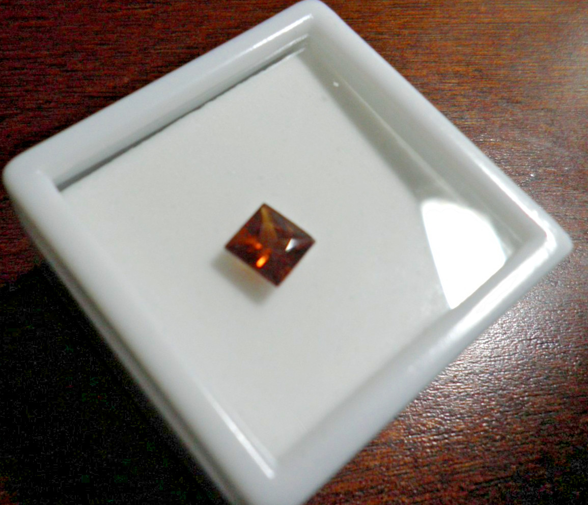 Honey Zircon *sealed* 6x6mm 1.85ct Princess-cut Loose Gemstone Z6649