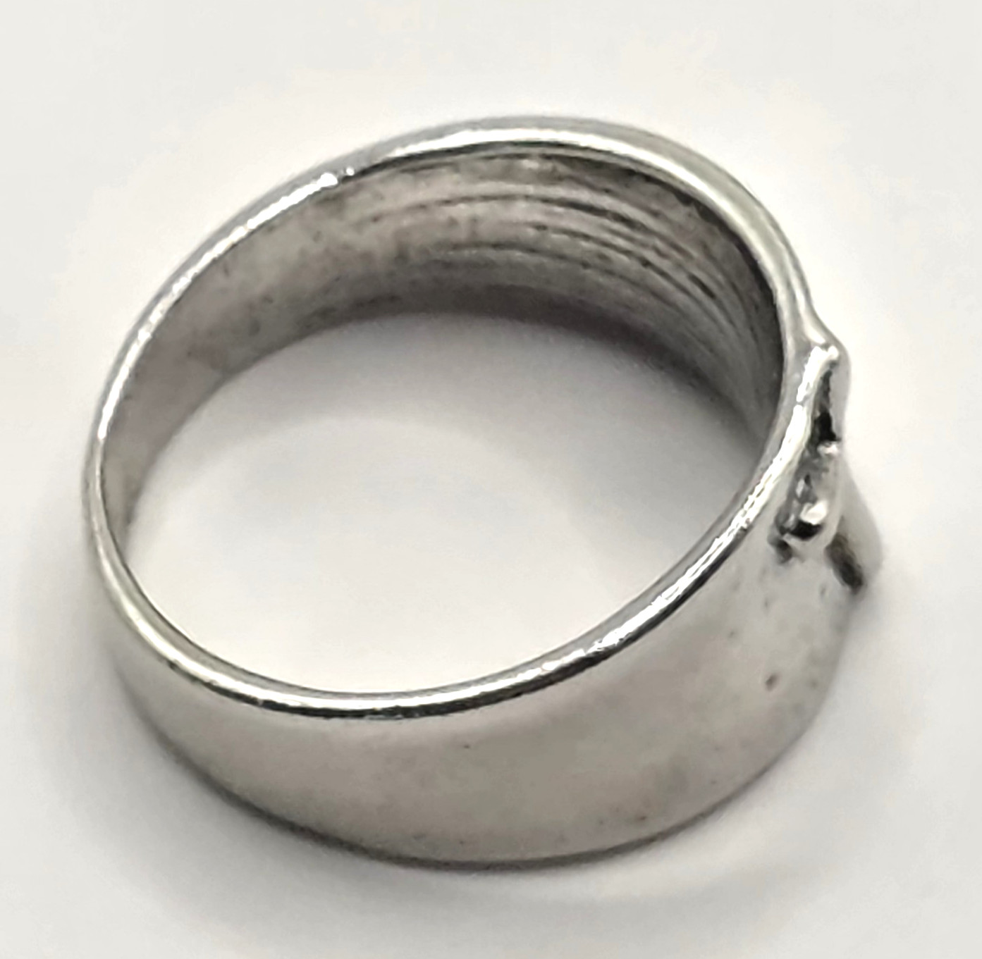 Vintage Style Silver Tone Band Ring Retro Cross Design- Simple Style – Size 8