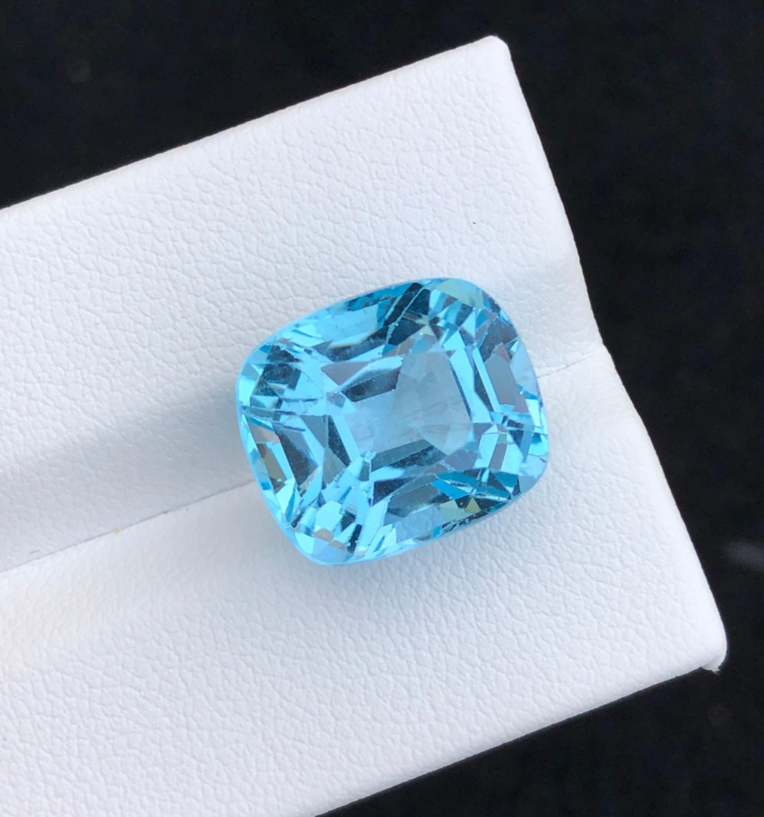 14.85 CT Beautiful Swiss Topaz Cushion shape loose Gemstone from Africa.