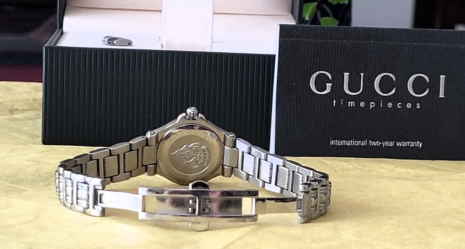 Gucci 9040L Ladys💃Authentic,Near Mint,Scratch Free Crystal,Absolutely Beautiful