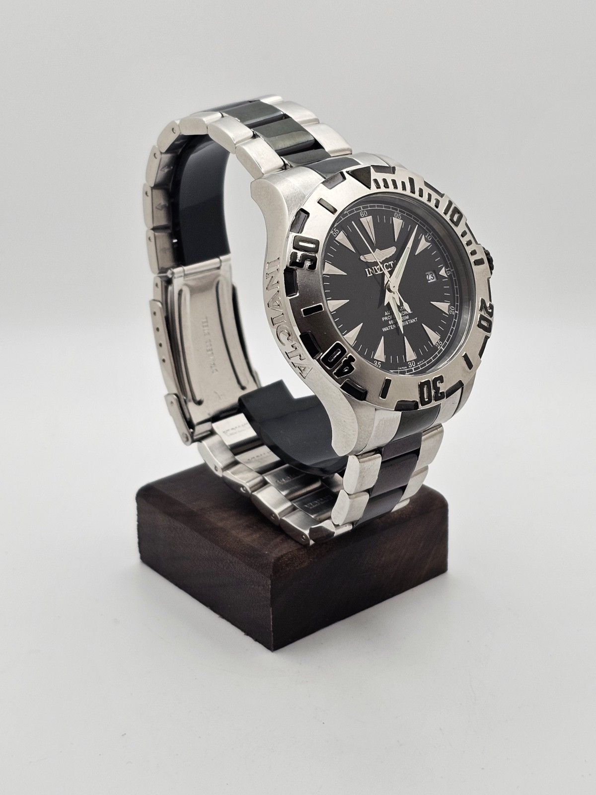 Neo-Vintage Invicta “OCEAN GHOST” Men Automatic Date Watch Black Dial Twotone