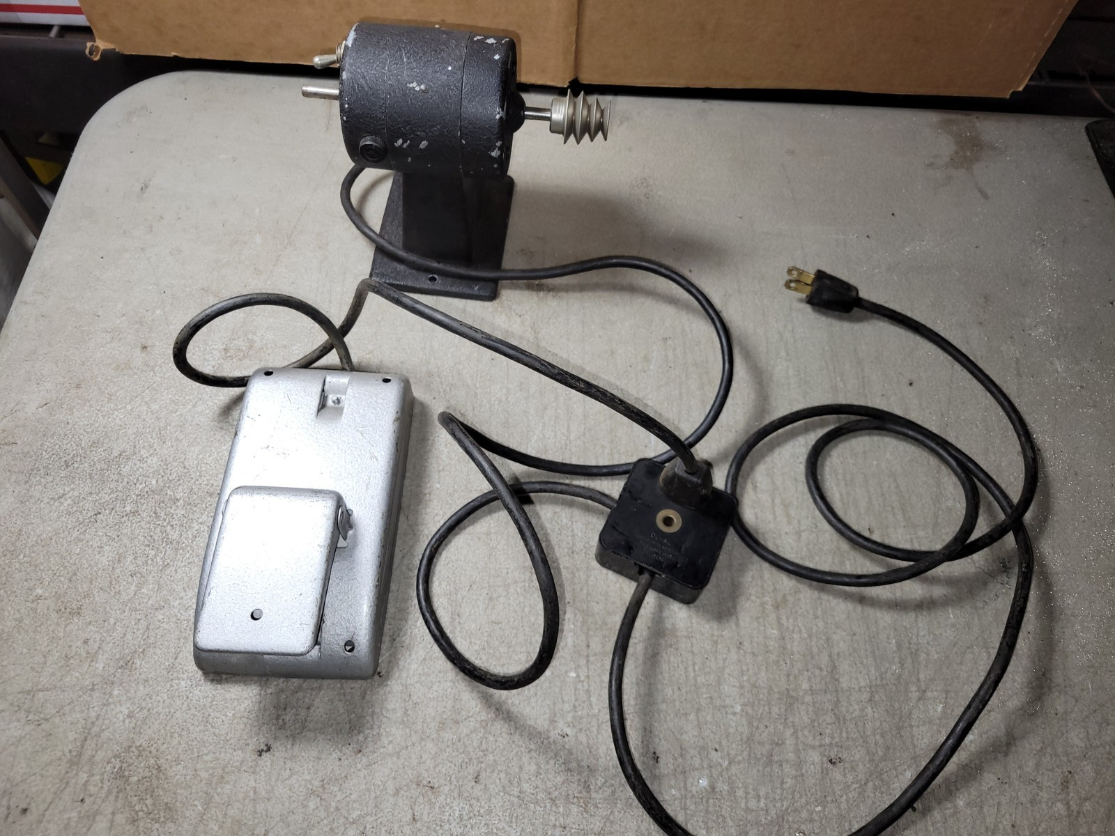 Vtg Jewelers WATCHMAKER Lathe Motor USA 110V w/variable speed foot-pedal Read
