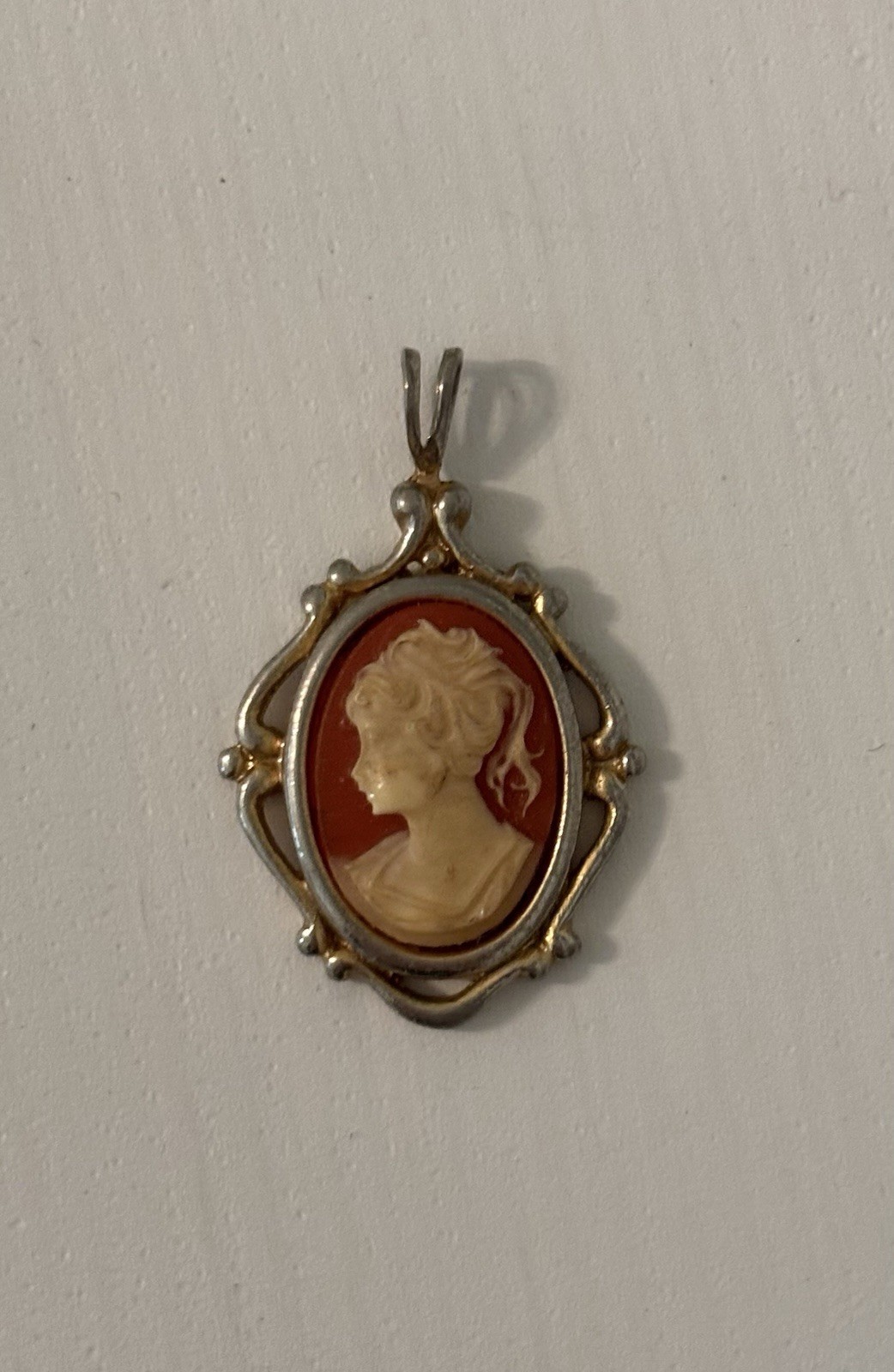 Vintage Gold Tone Cameo Pendant Necklace marked P Carson Pirie Scott Nice