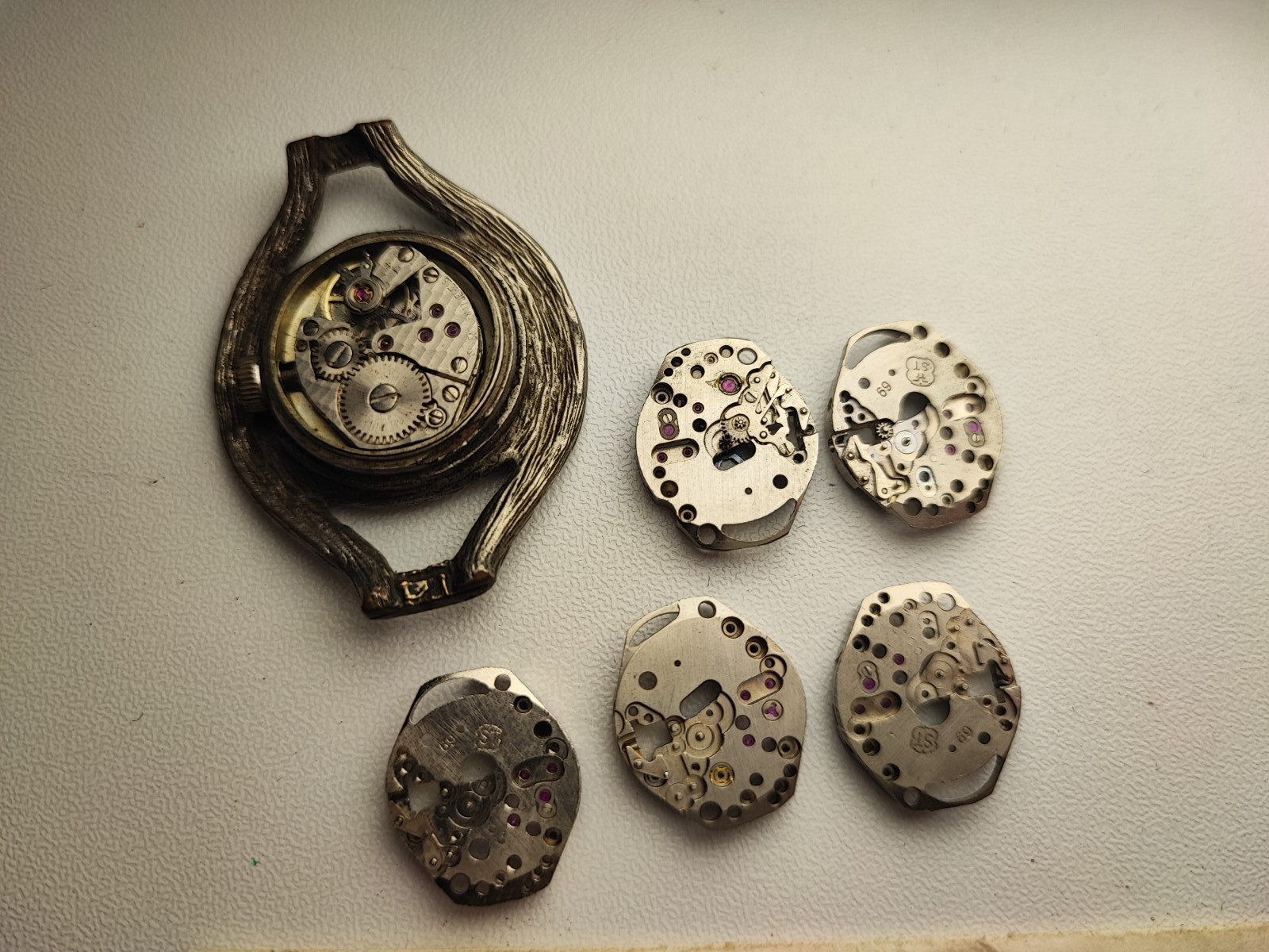 FHF ST 69 FHF 69-2 FHF ST 691 FHF 69-21 Watch Main Plate movement axis lot