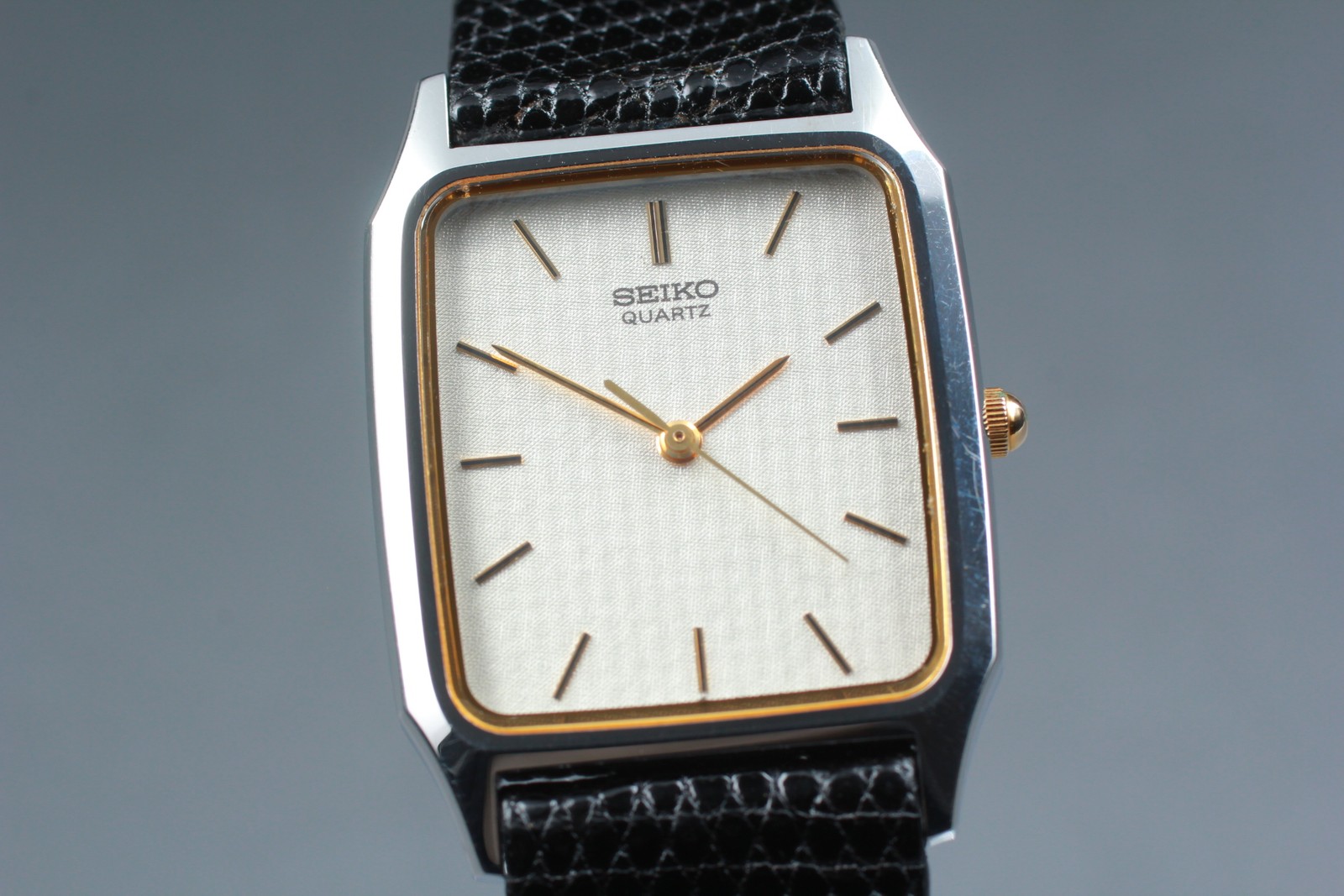 1985 Seiko Dolce 9021-5330 25mm Silver Tank Qz Men Vintage Watch JAPAN Near MINT