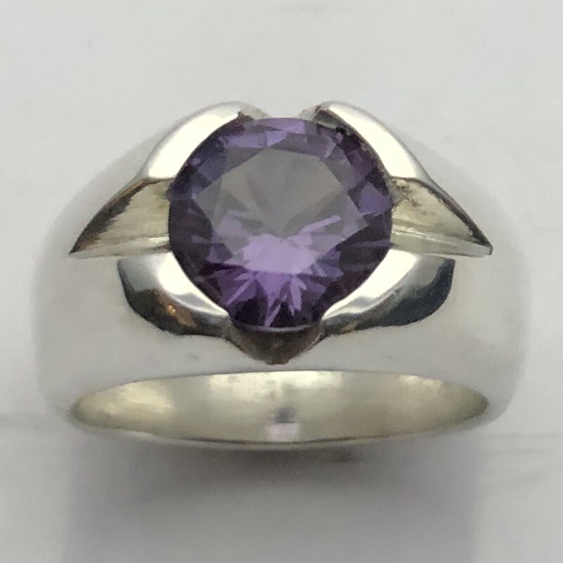 MJG STERLING SILVER MEN’S RING. V GROOVE. 10MM LAB ALEXANDRITE. SIZE 10