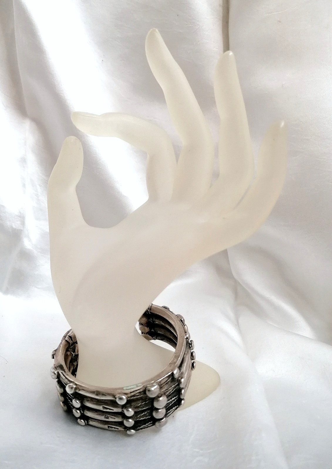 ANTIQUE SPECTACULAR ETHNIC HORSESHOE BRACELET ASHLAR, NUBIA, 1900.